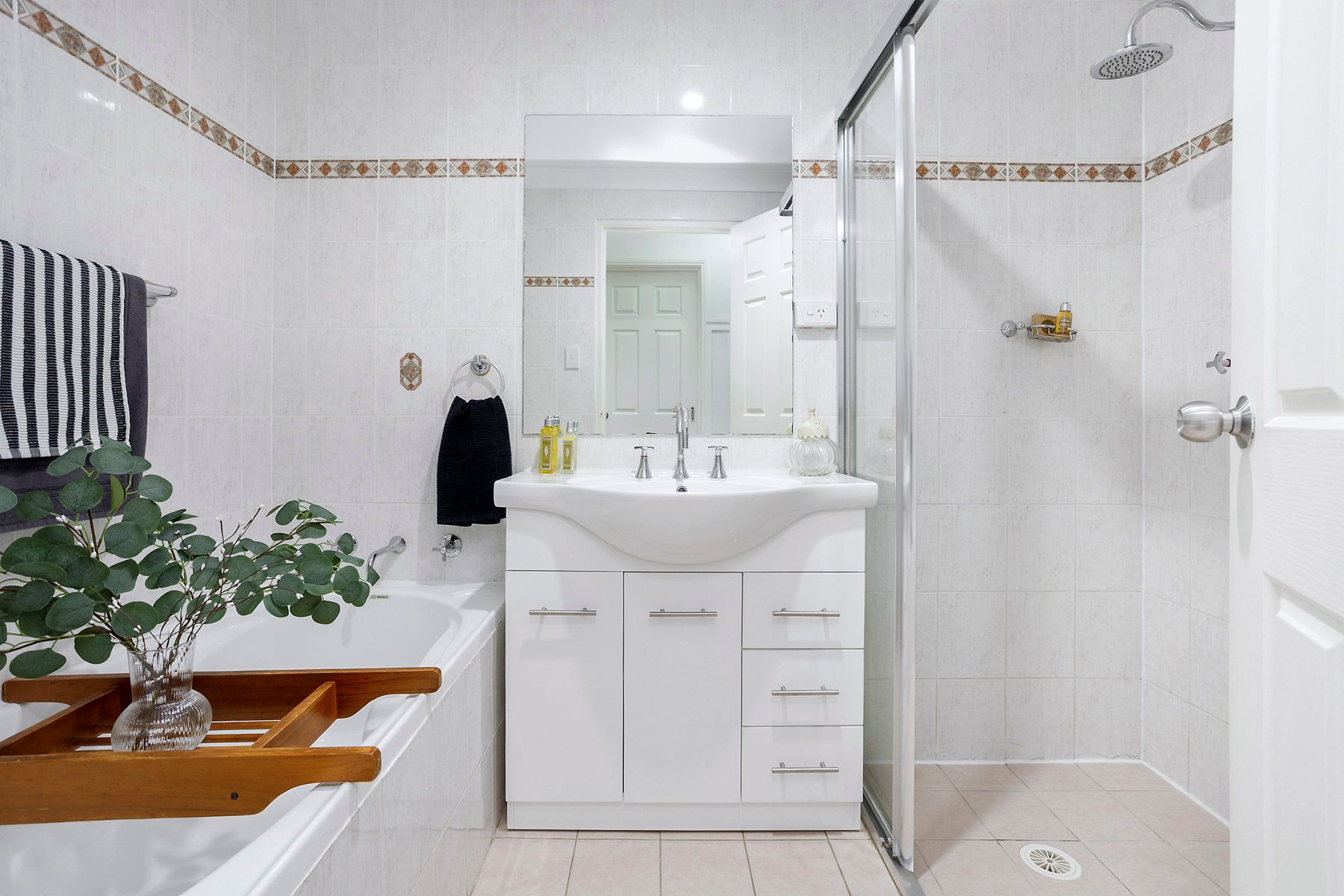 10/96-98 Yathong Road — photo 10 of 15