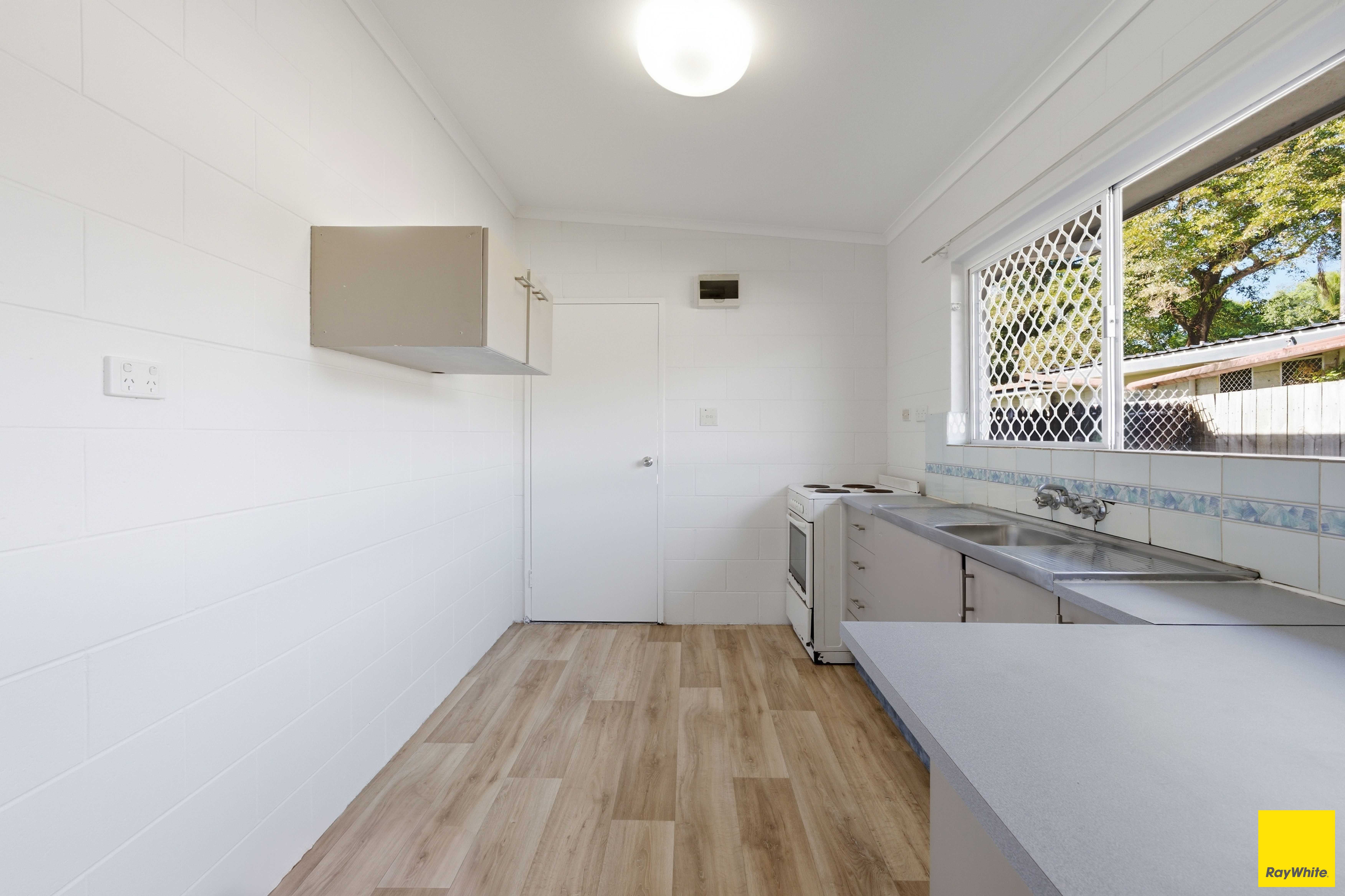 4/5 Sandown Close — photo 5 of 11