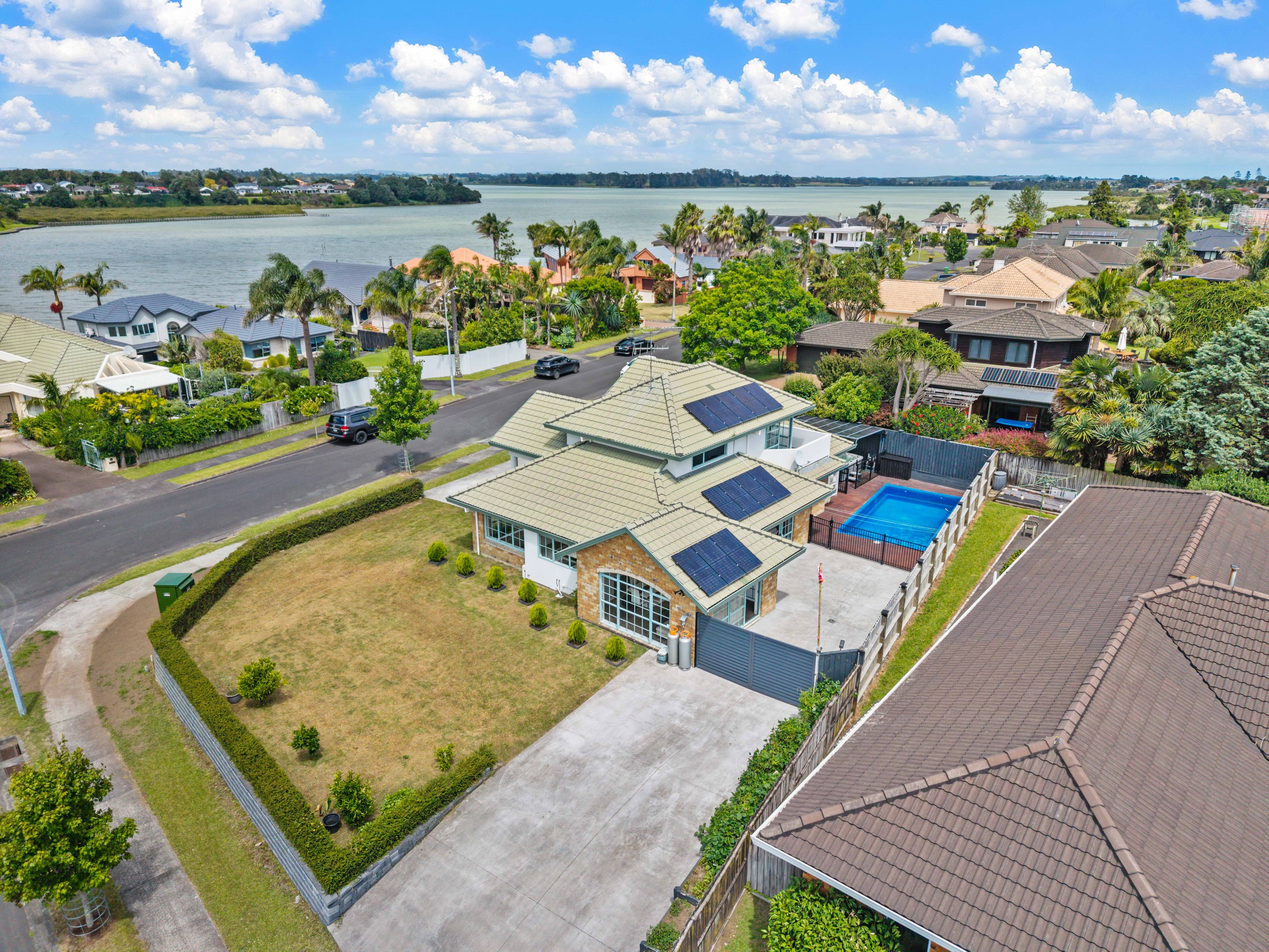 2 Aristoy Close, Conifer Grove, Manukau City