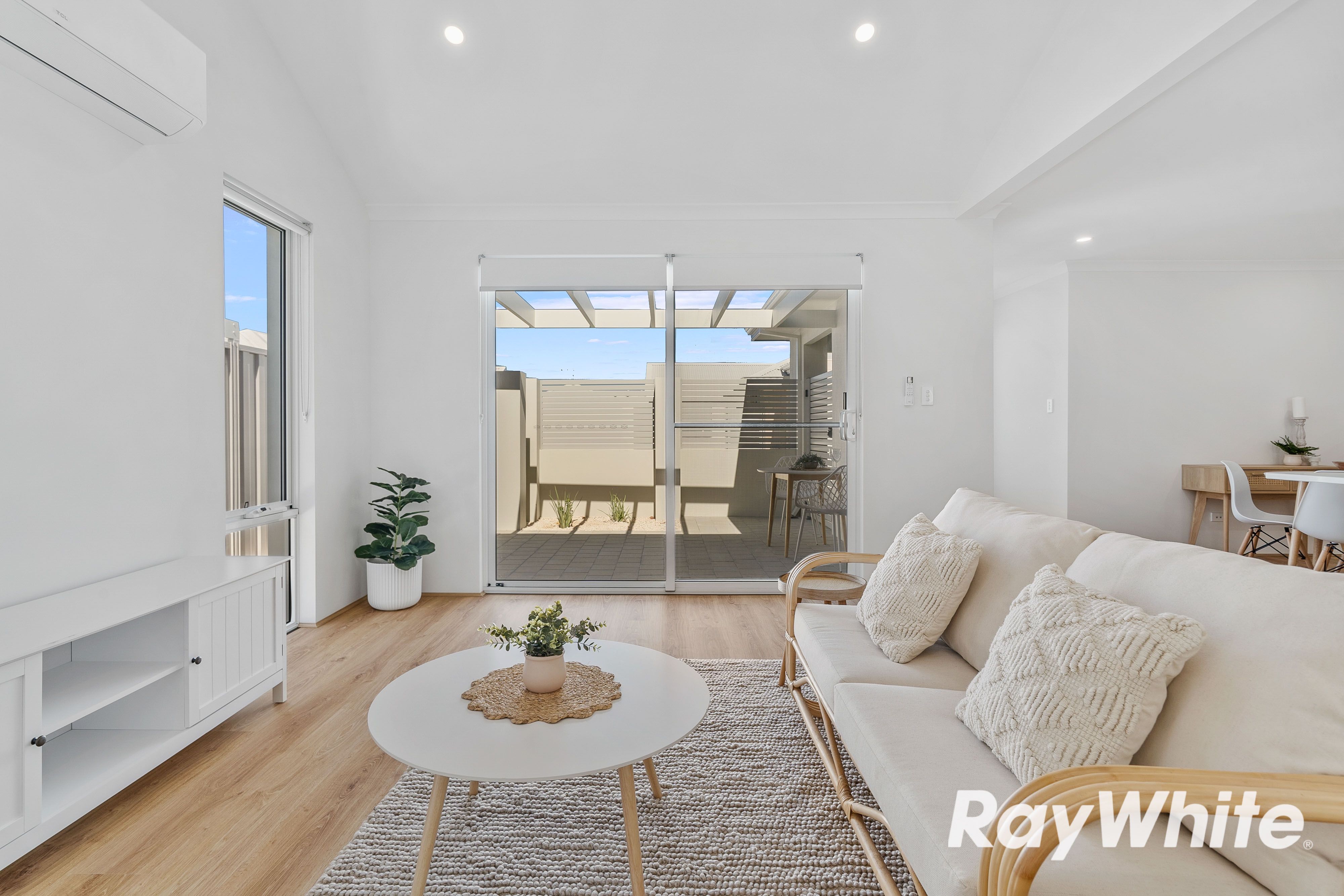 10/101 Oakleigh Drive — photo 10 of 20