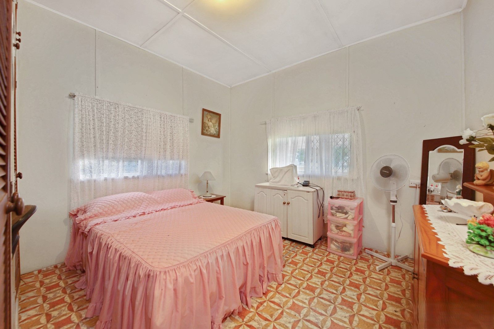 52 Braithwaite Street — photo 10 of 18