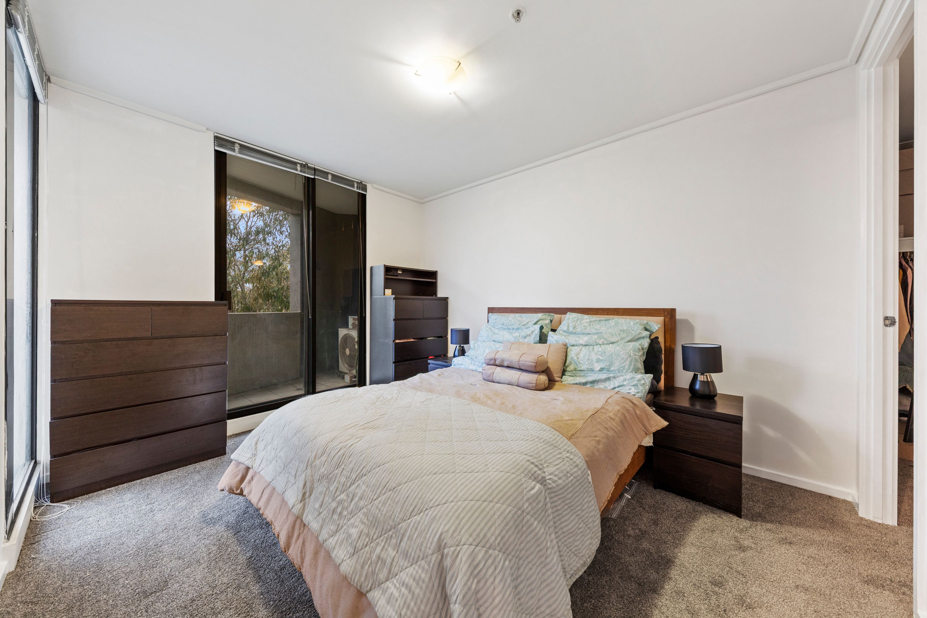 29/99 Whiteman Street — photo 9 of 24