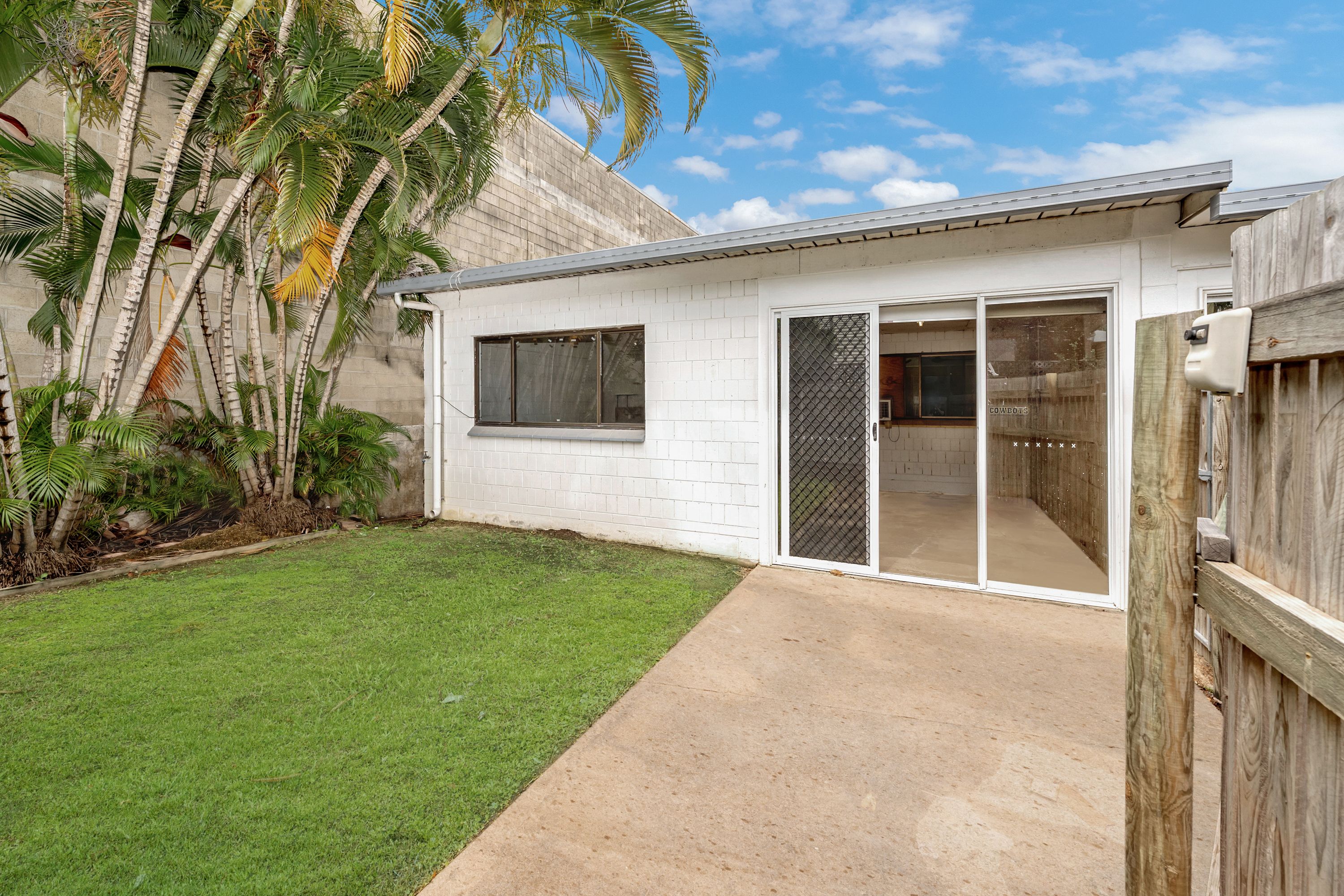 57 Livingstone Street, West End QLD 4810