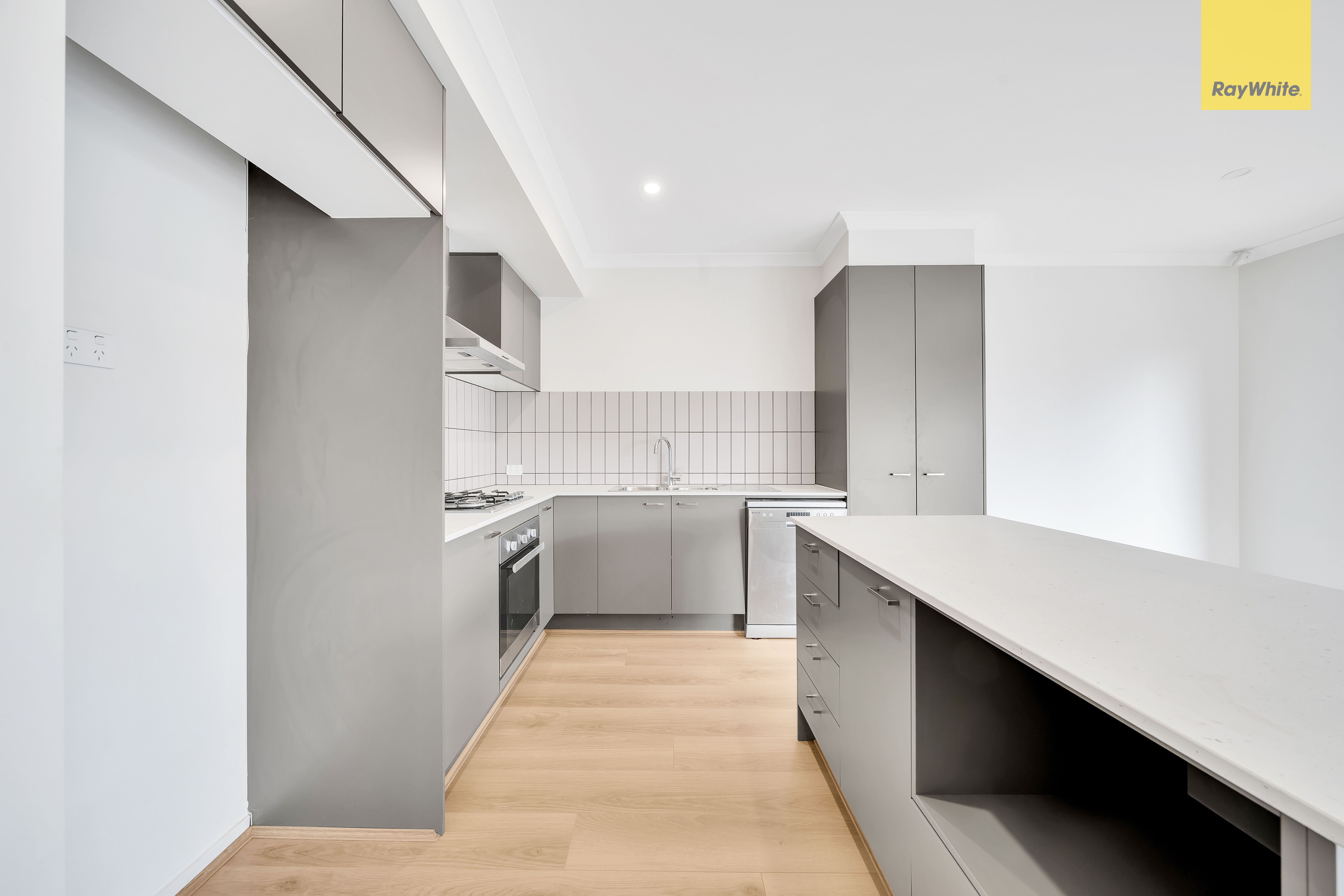 31 Rosebank Walk — photo 17 of 26