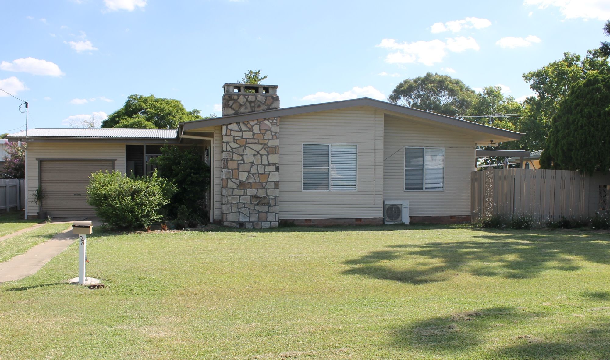98 Wood Street, Dalby QLD 4405