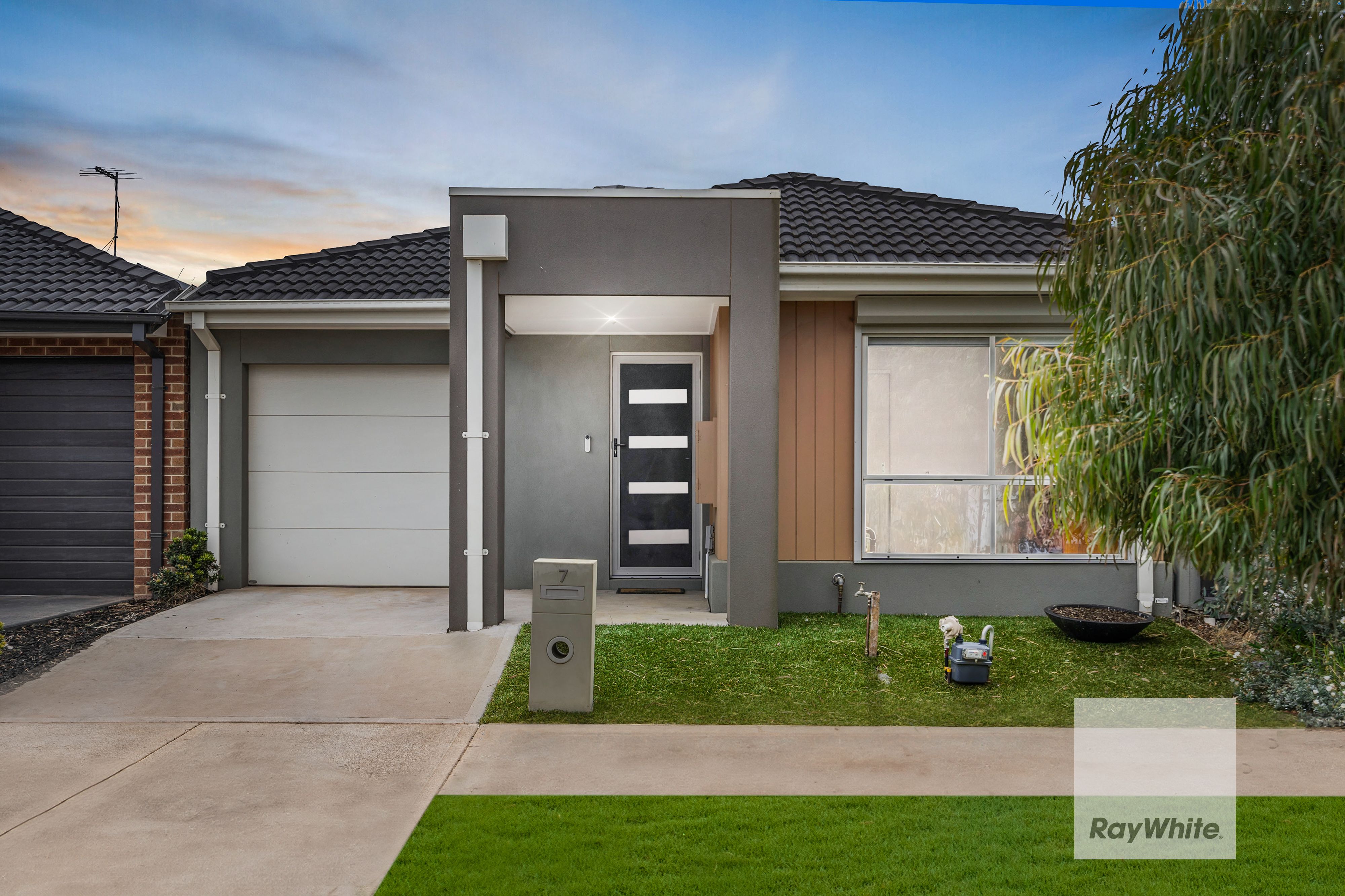 7 Akram Way, Rockbank VIC 3335