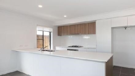 18 Chambers Ridge Boulevard, Park Ridge, QLD 4125