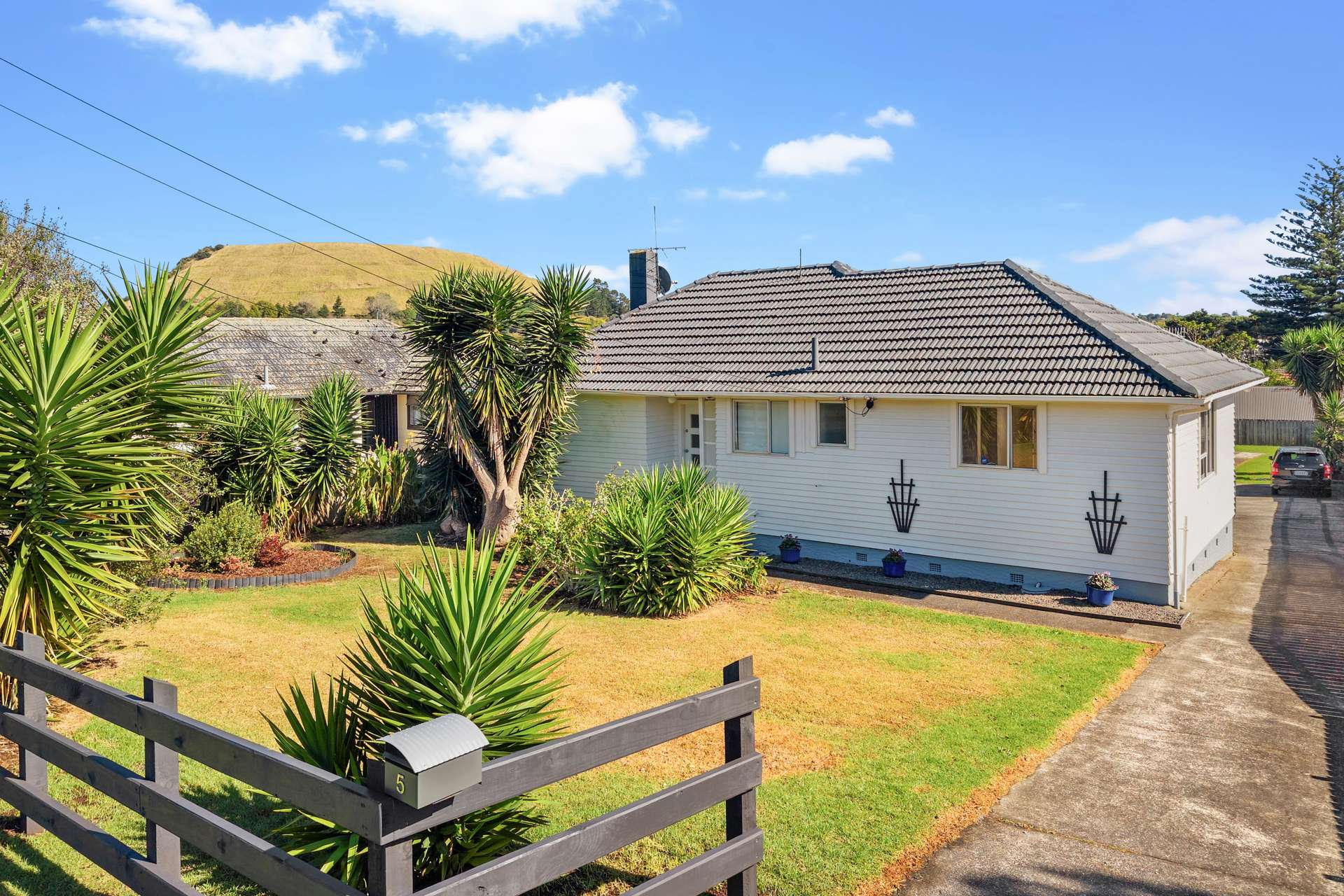 5 Coates Crescent photo 0