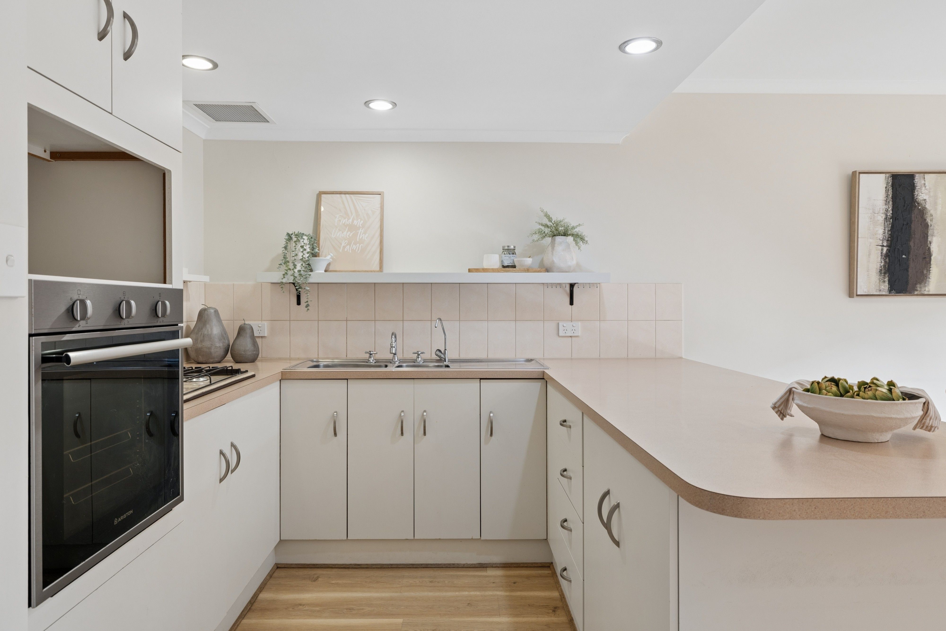 2/9 Mayfair Place — photo 10 of 25