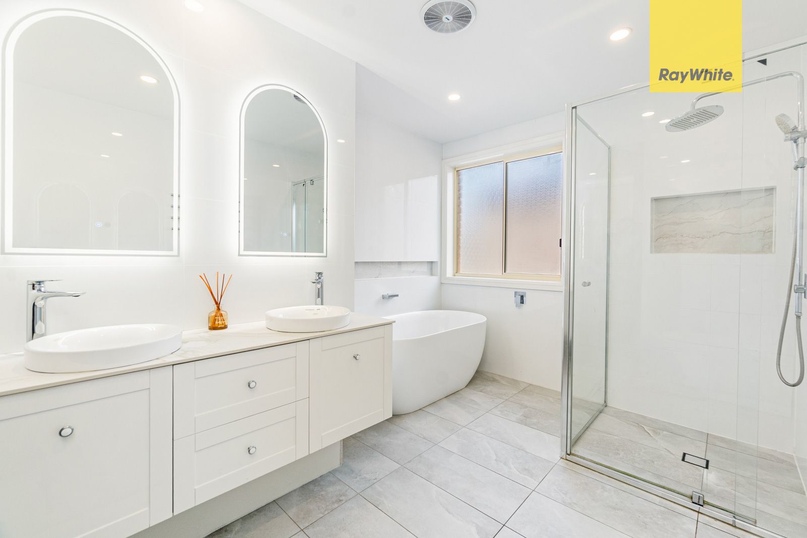 15 Valenti Crescent — photo 8 of 18