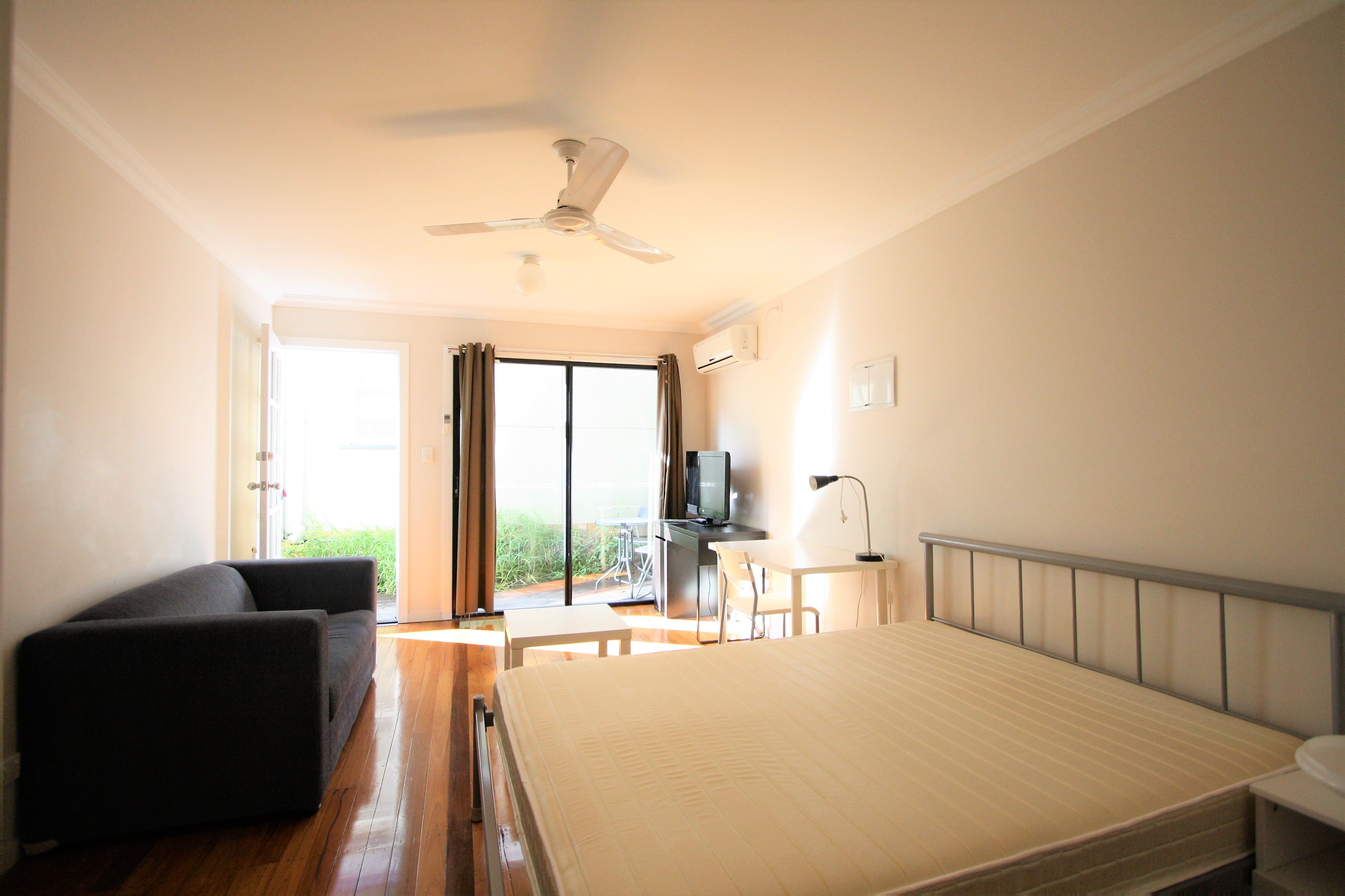 4E/12 Gladstone Road — photo 3 of 7