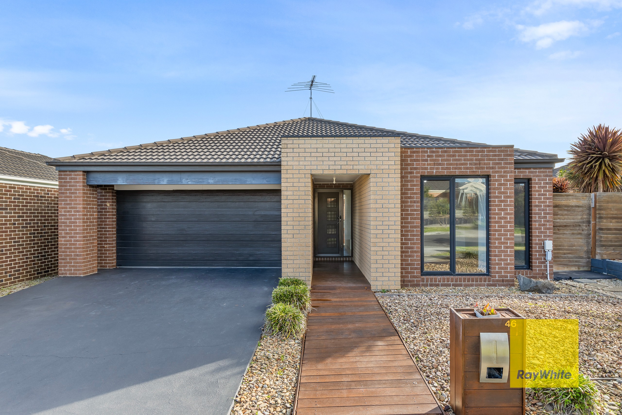 46 Oakwood Crescent, Waurn Ponds, VIC 3216