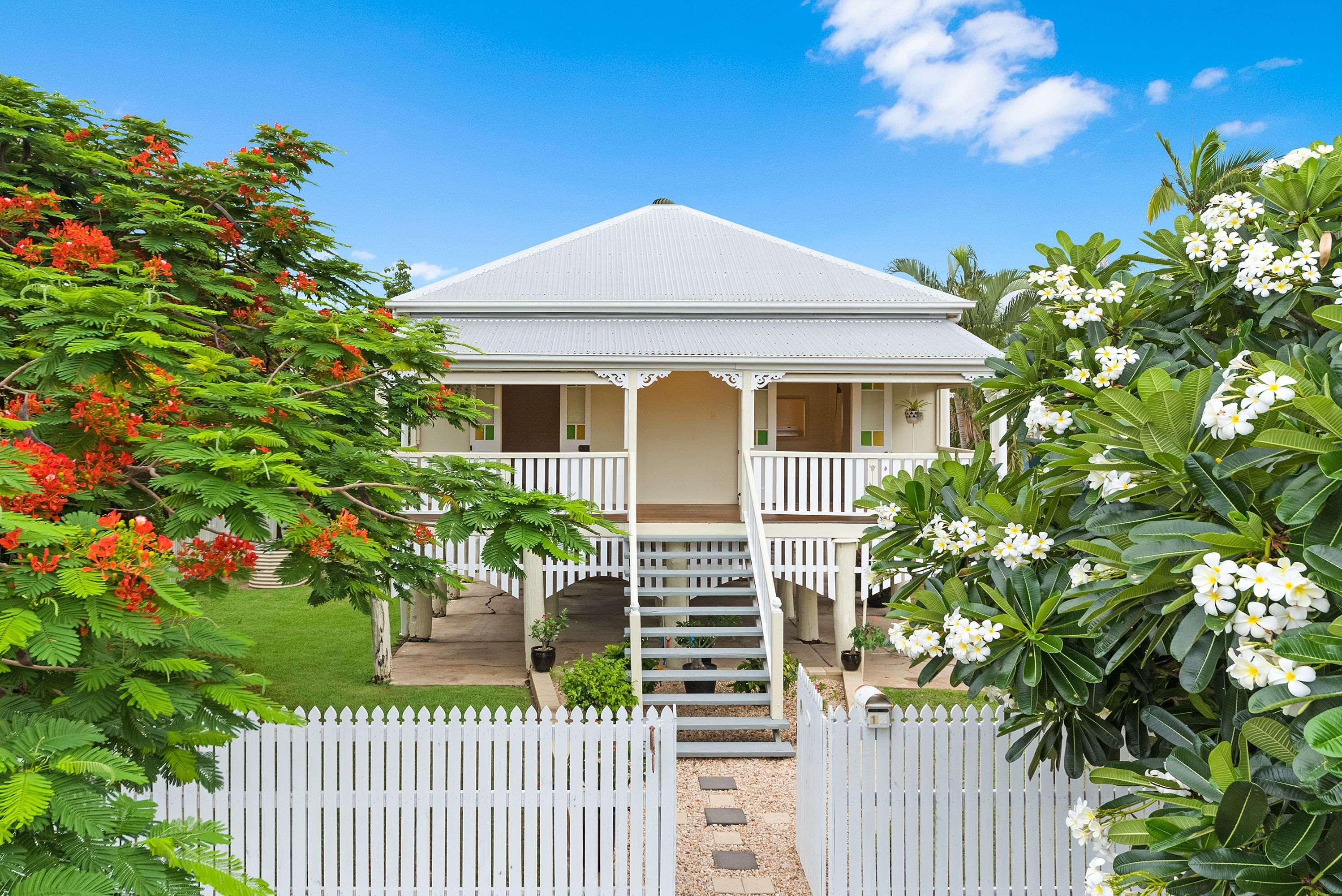 12 MacIntosh Street, Hermit Park QLD 4812
