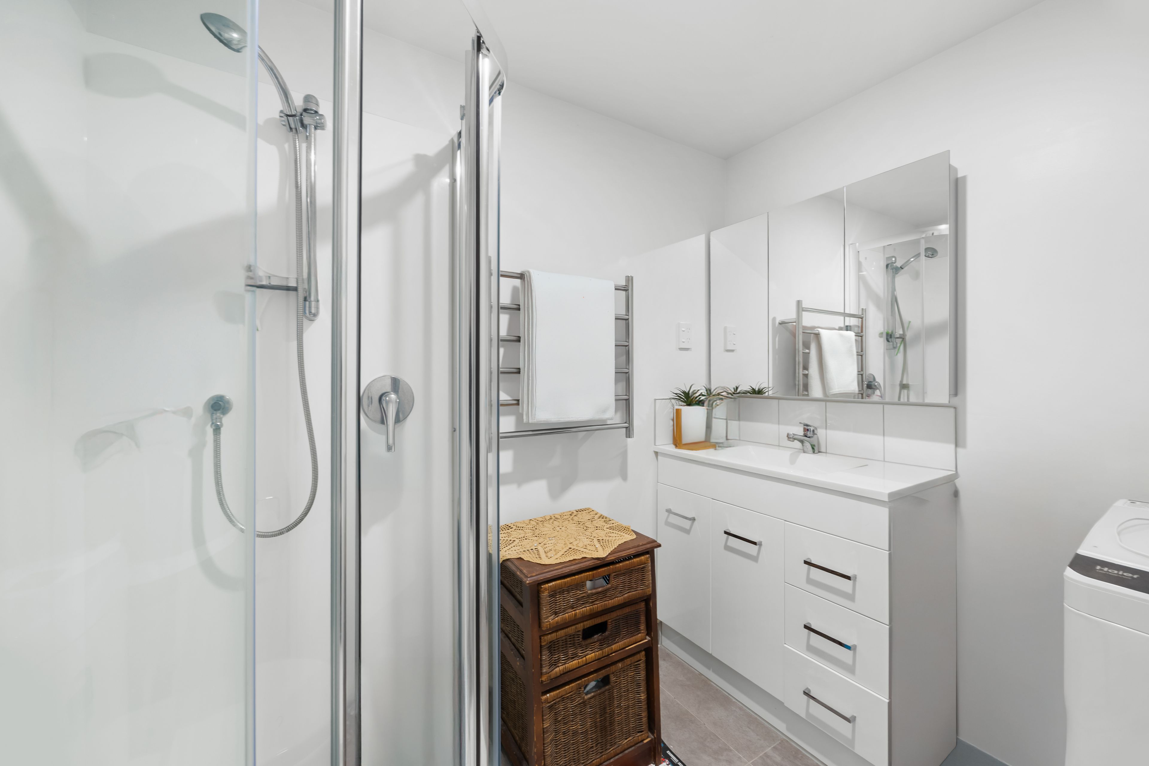 G02/28C Eileen Newey Place, Henderson, Waitakere City