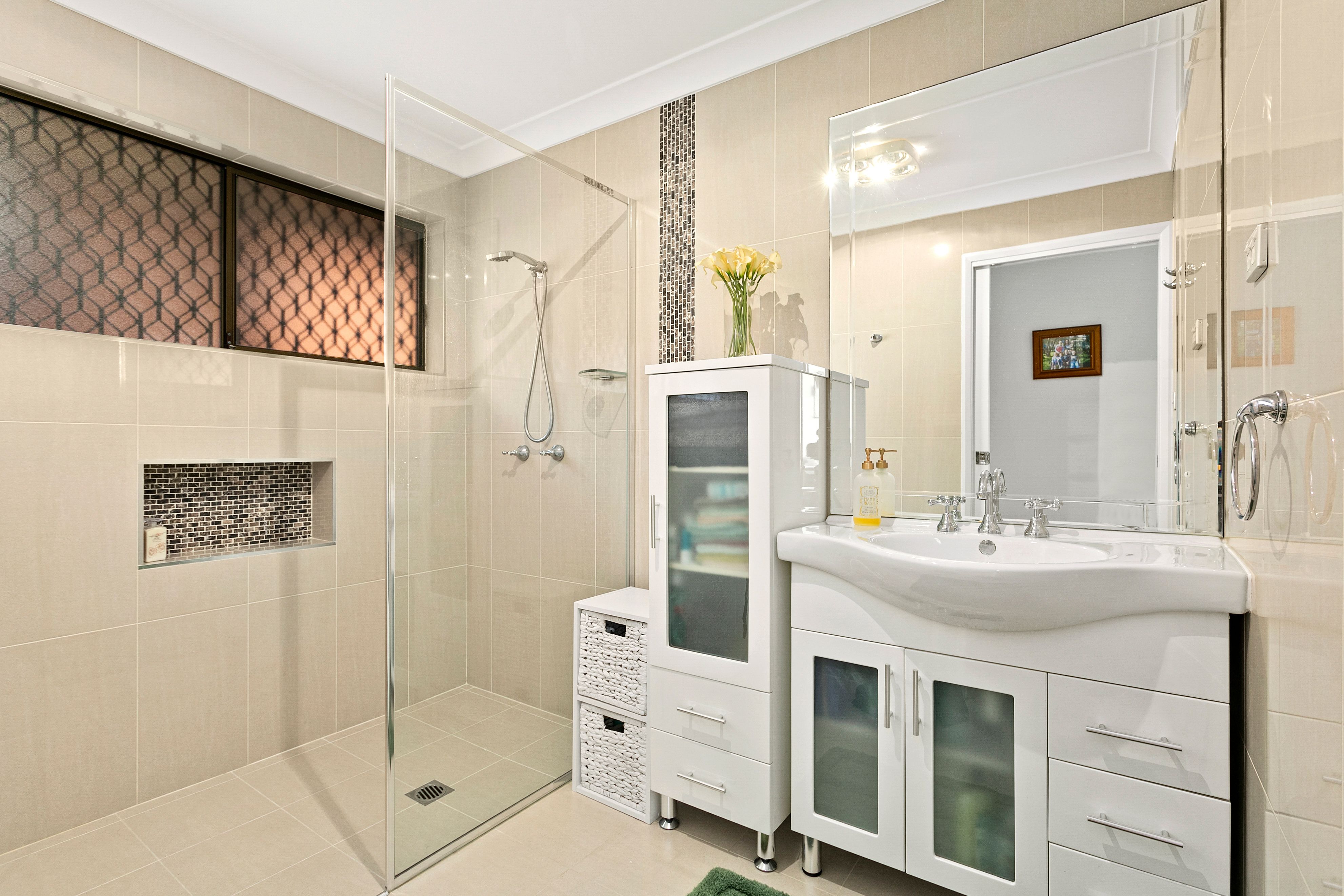 25 Robyn Road — photo 8 of 16