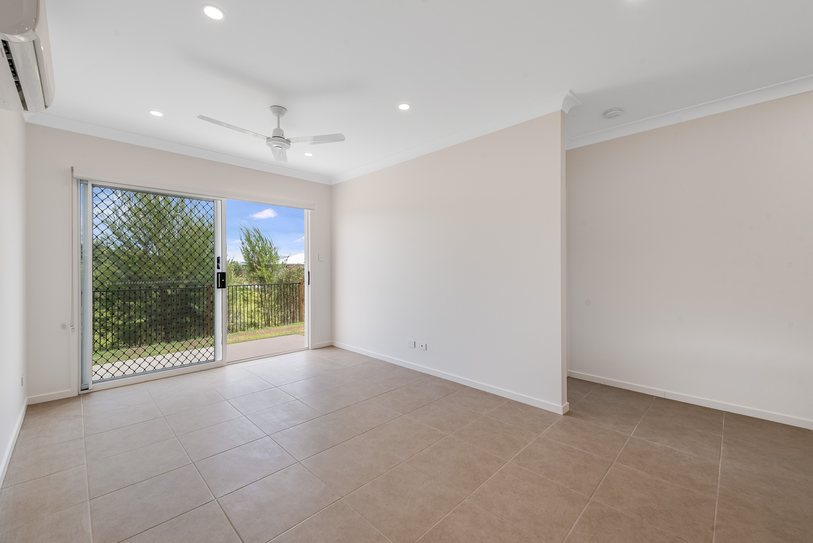 2/7 Claireview Street, Logan Reserve, QLD 4133