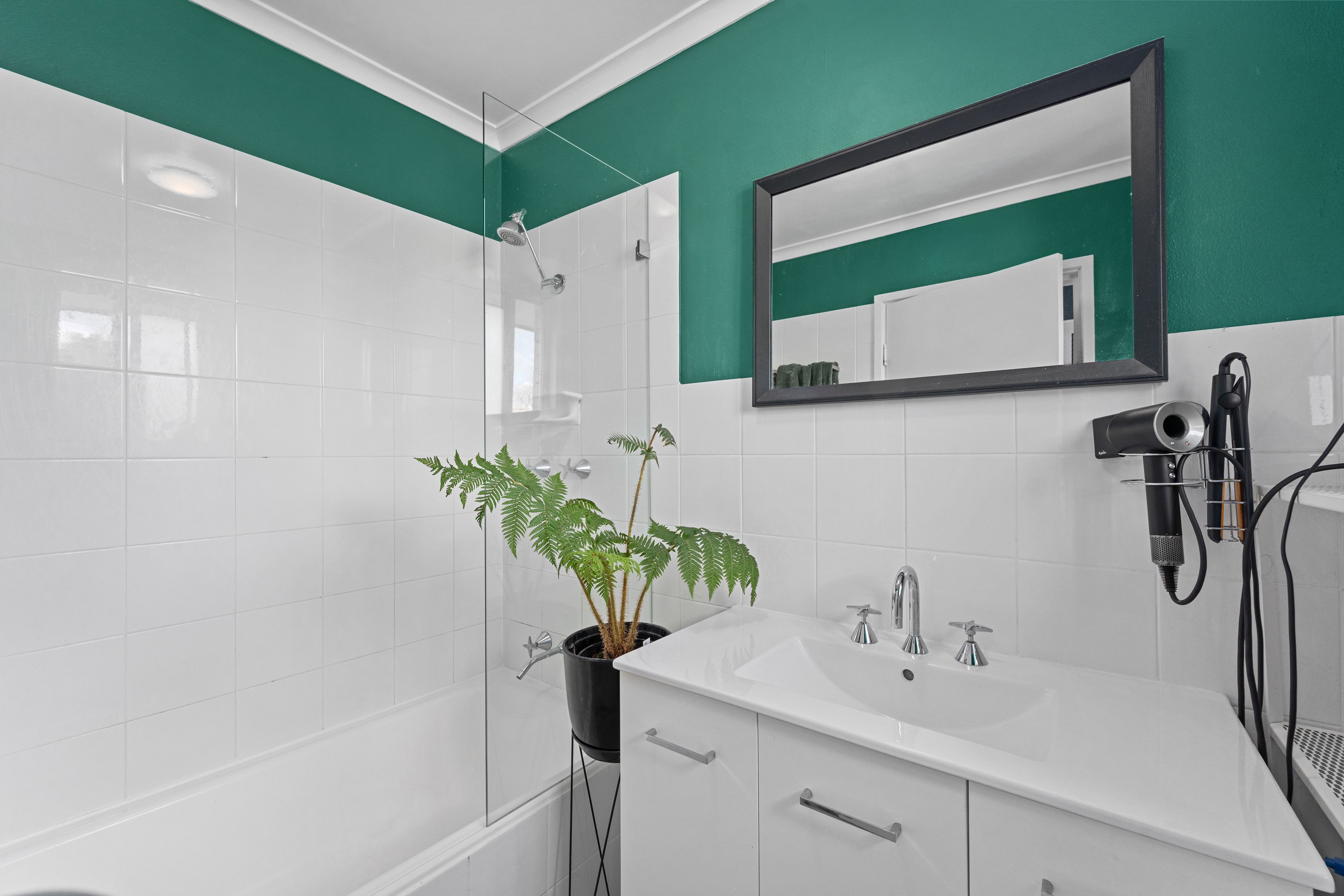 12/1 Mowatt Street — photo 15 of 16