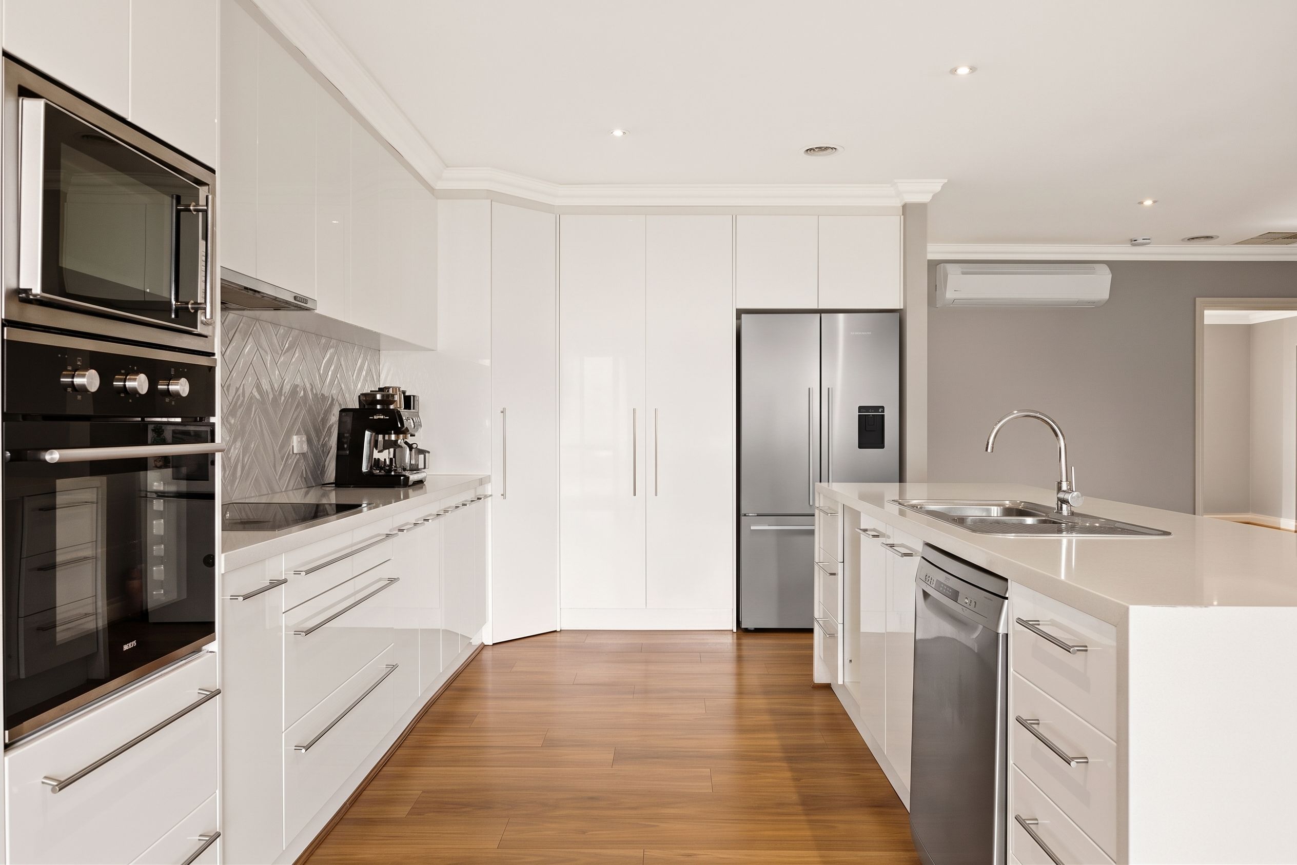39 Shaw Drive — photo 3 of 20