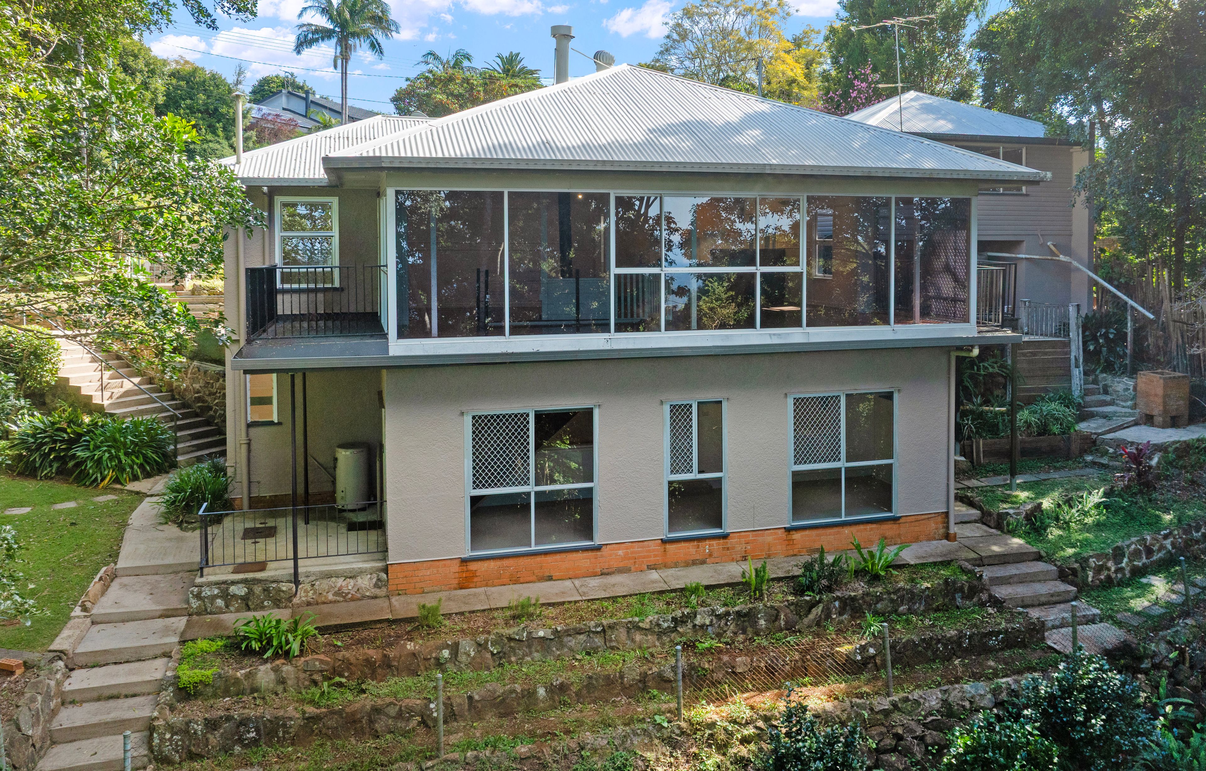 10-14 Palm Grove Avenue — photo 4 of 29