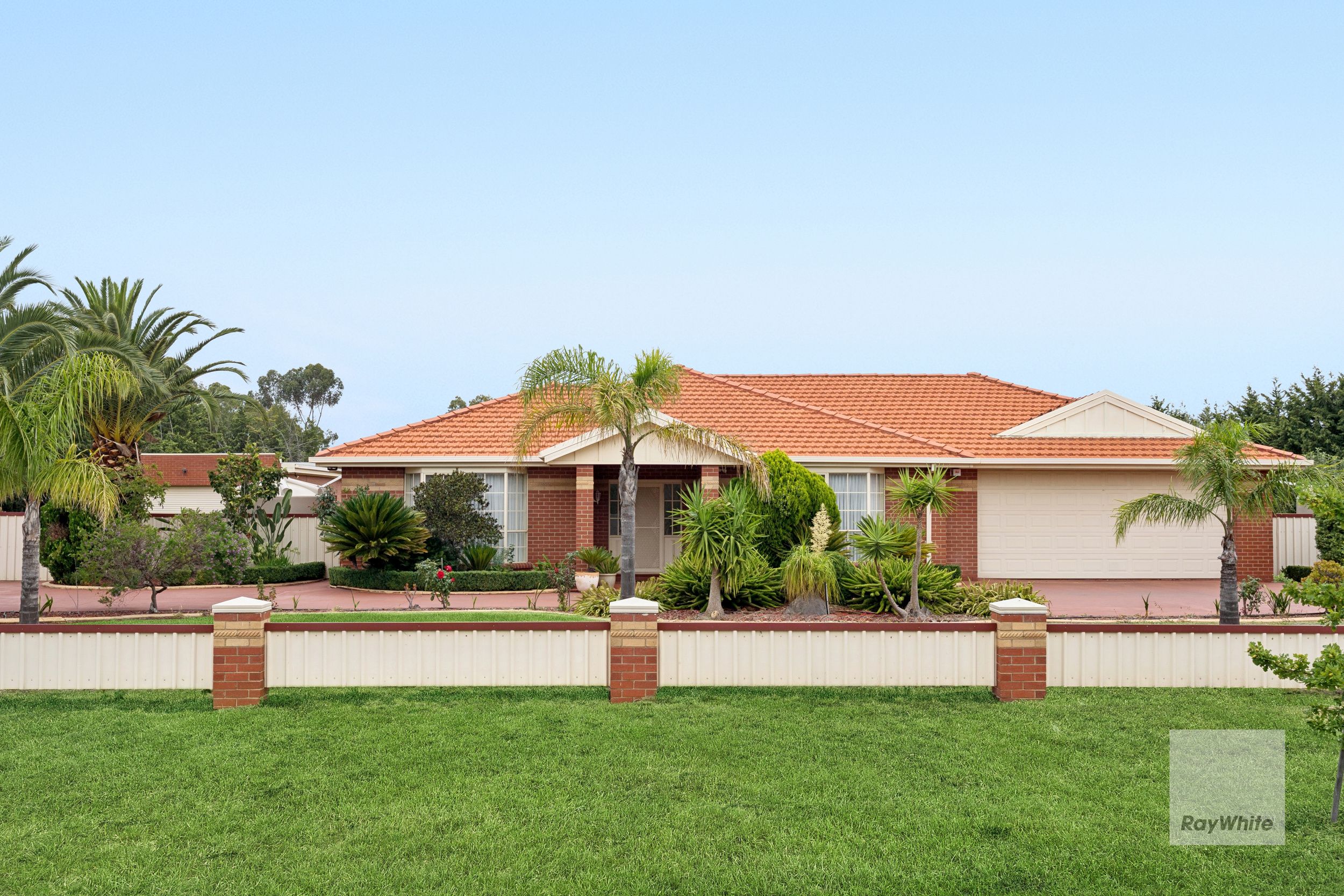 15 Sugar Gum Drive, Hillside, VIC 3037