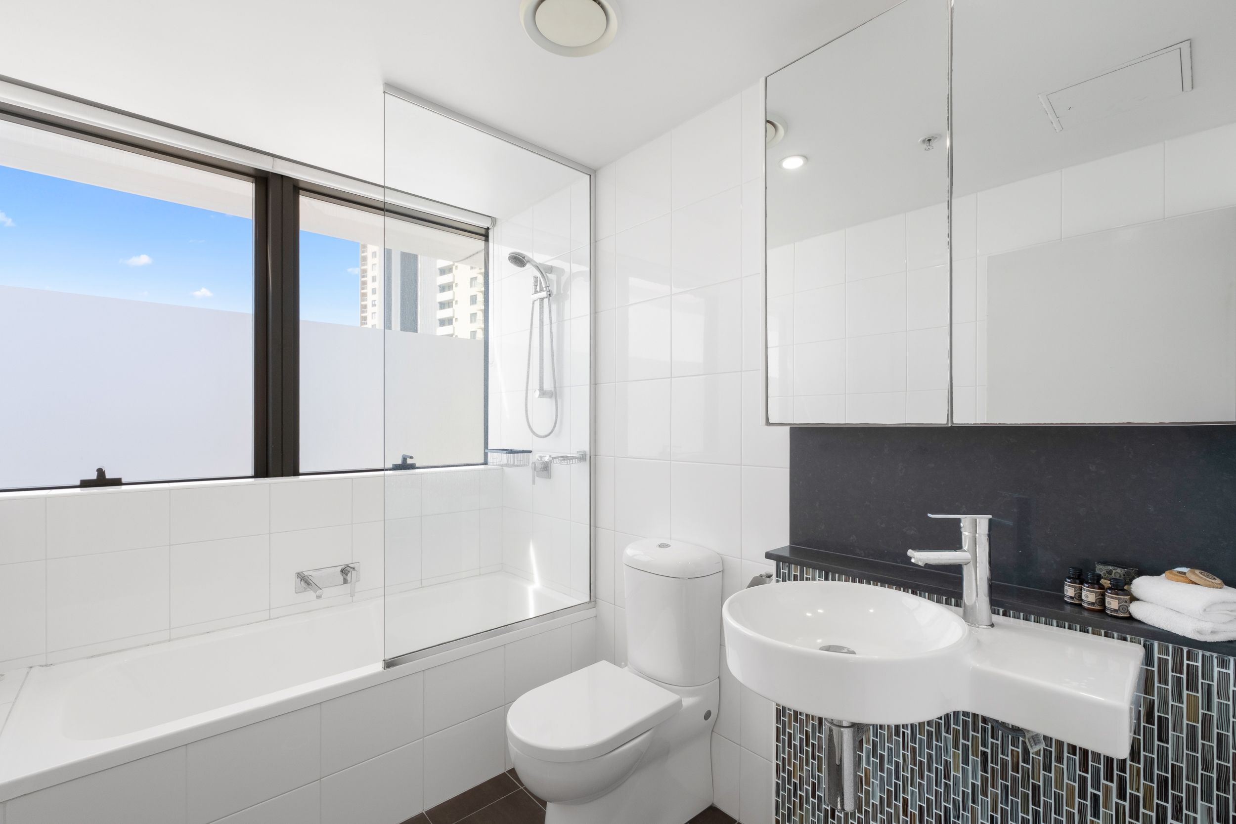 1506/501 Adelaide Street — photo 10 of 16