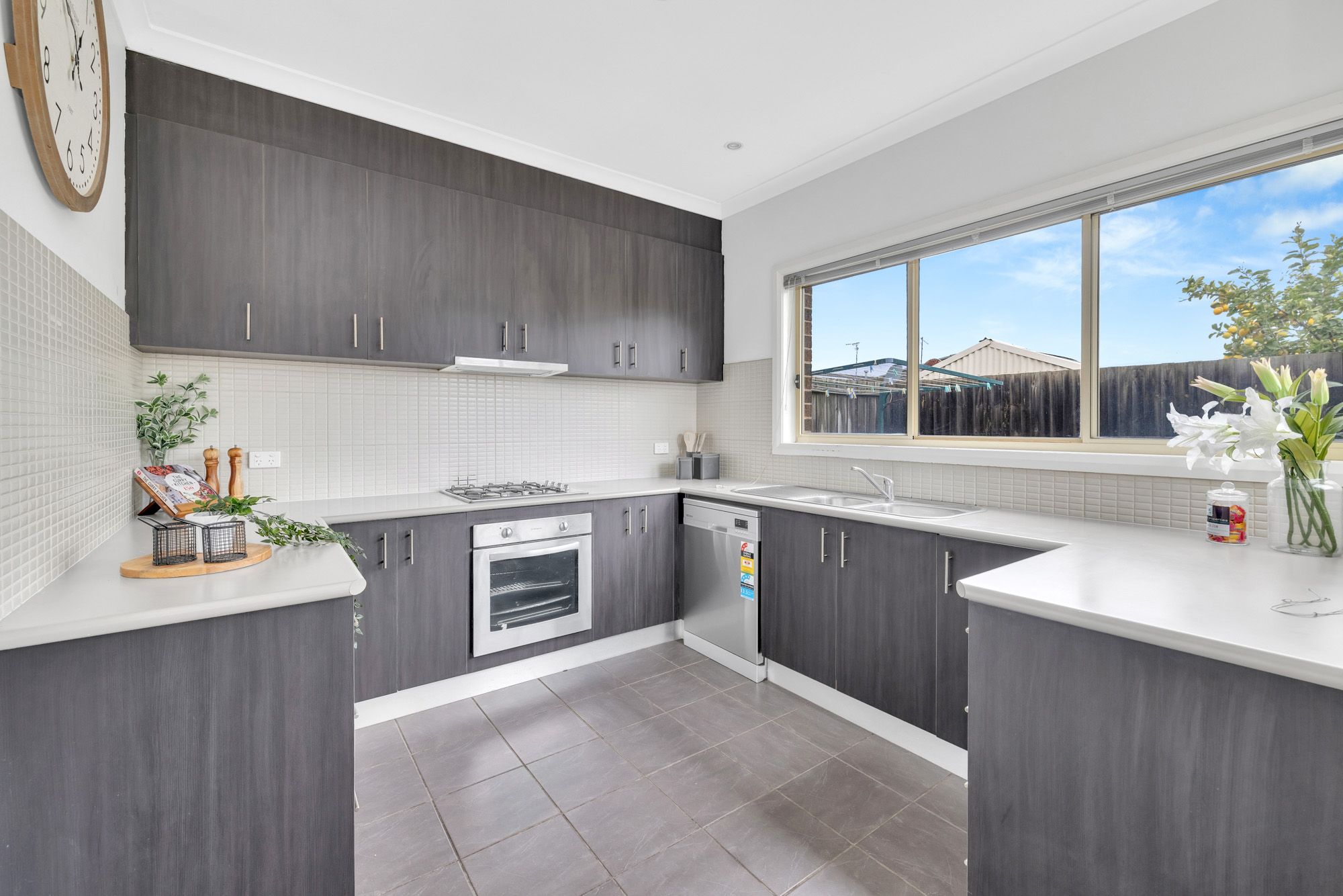 2/10 Montana Drive, Werribee, VIC 3030