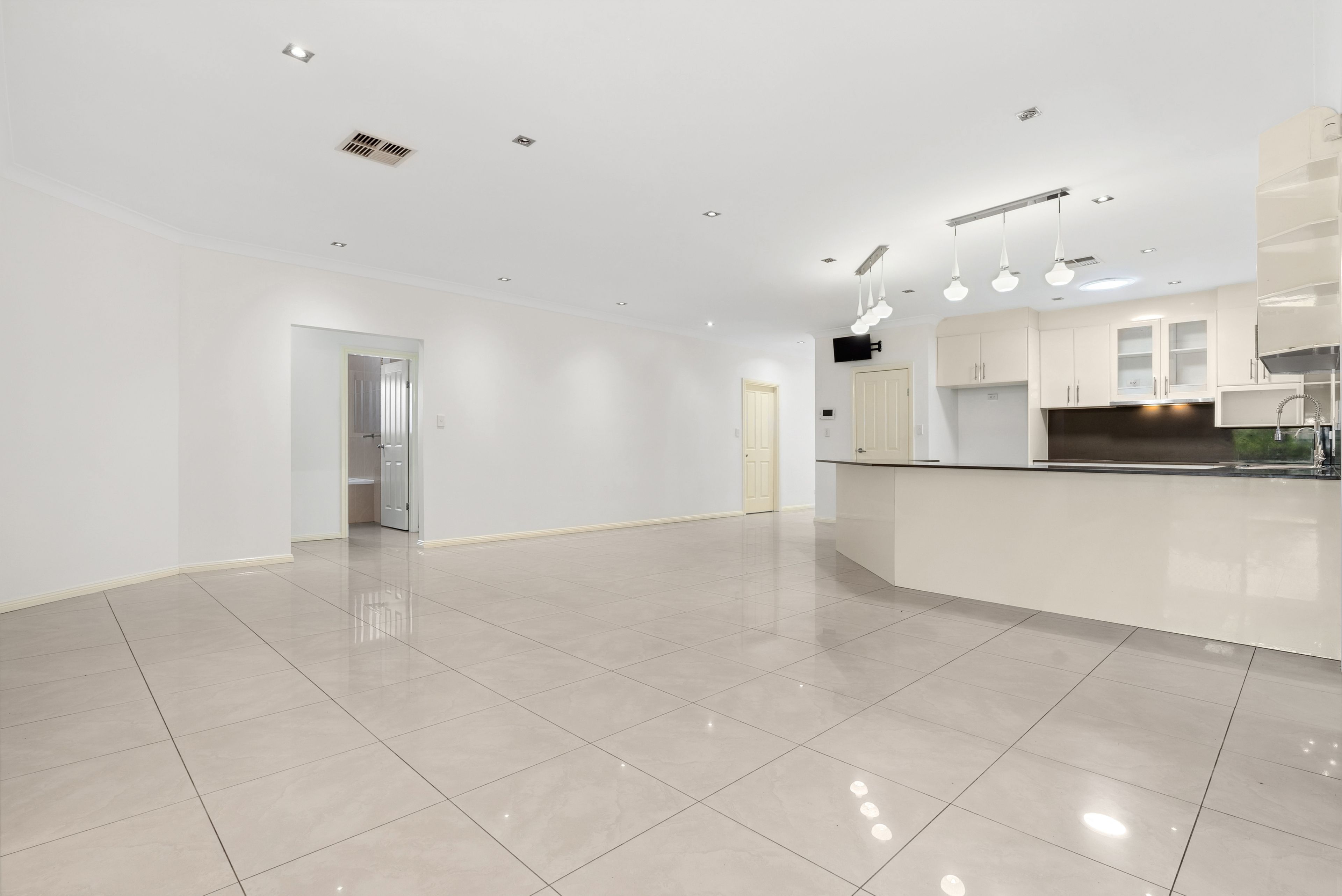 13 Leichhardt Avenue — photo 6 of 14