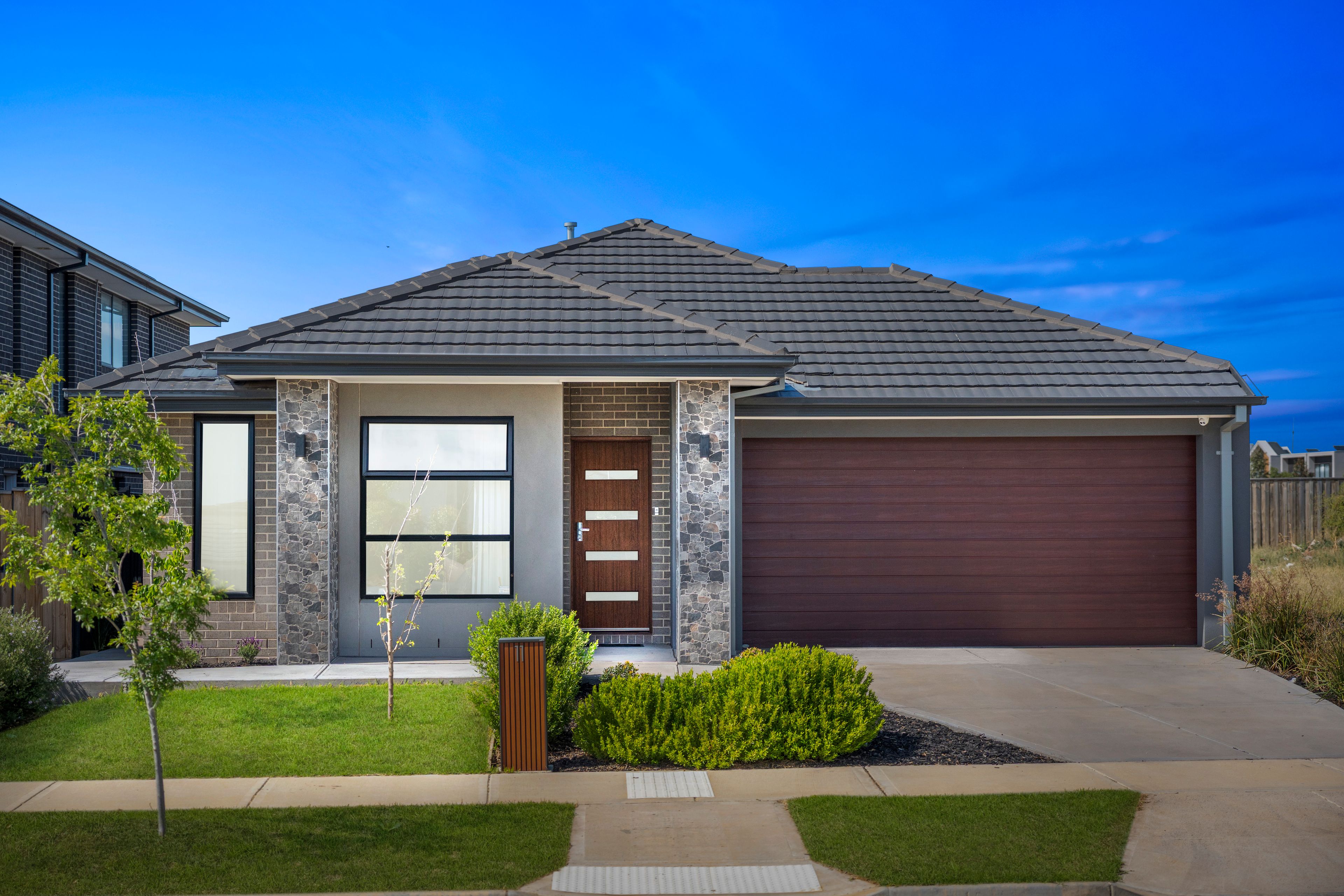 11 Saran Crescent , DEANSIDE VIC 3336