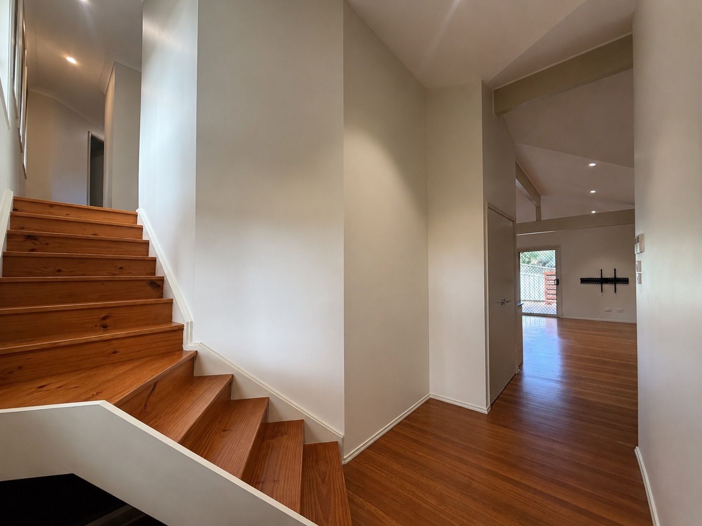 84 Beaumaris Drive — photo 15 of 19