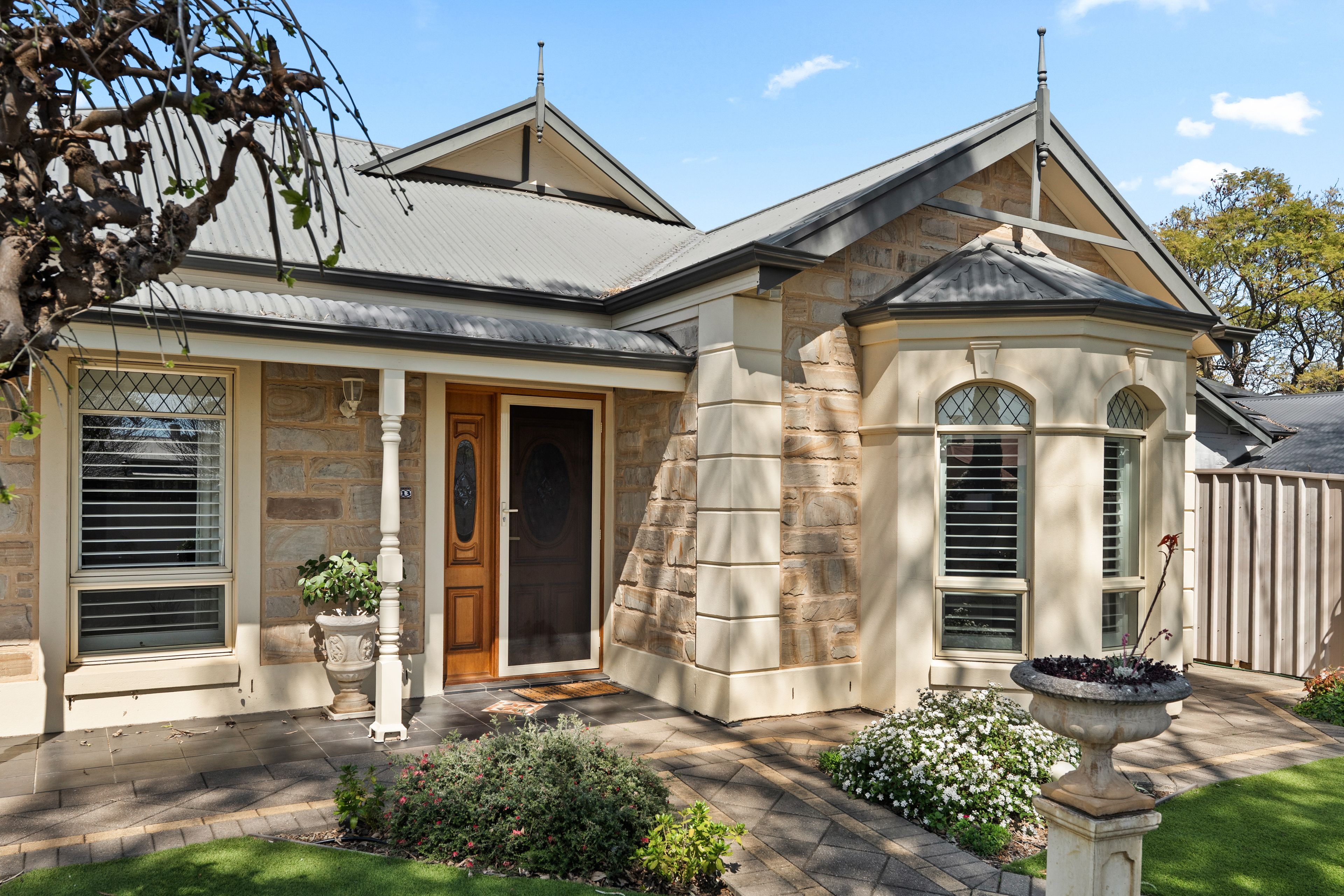 13 The Grove, Lower Mitcham, SA 5062