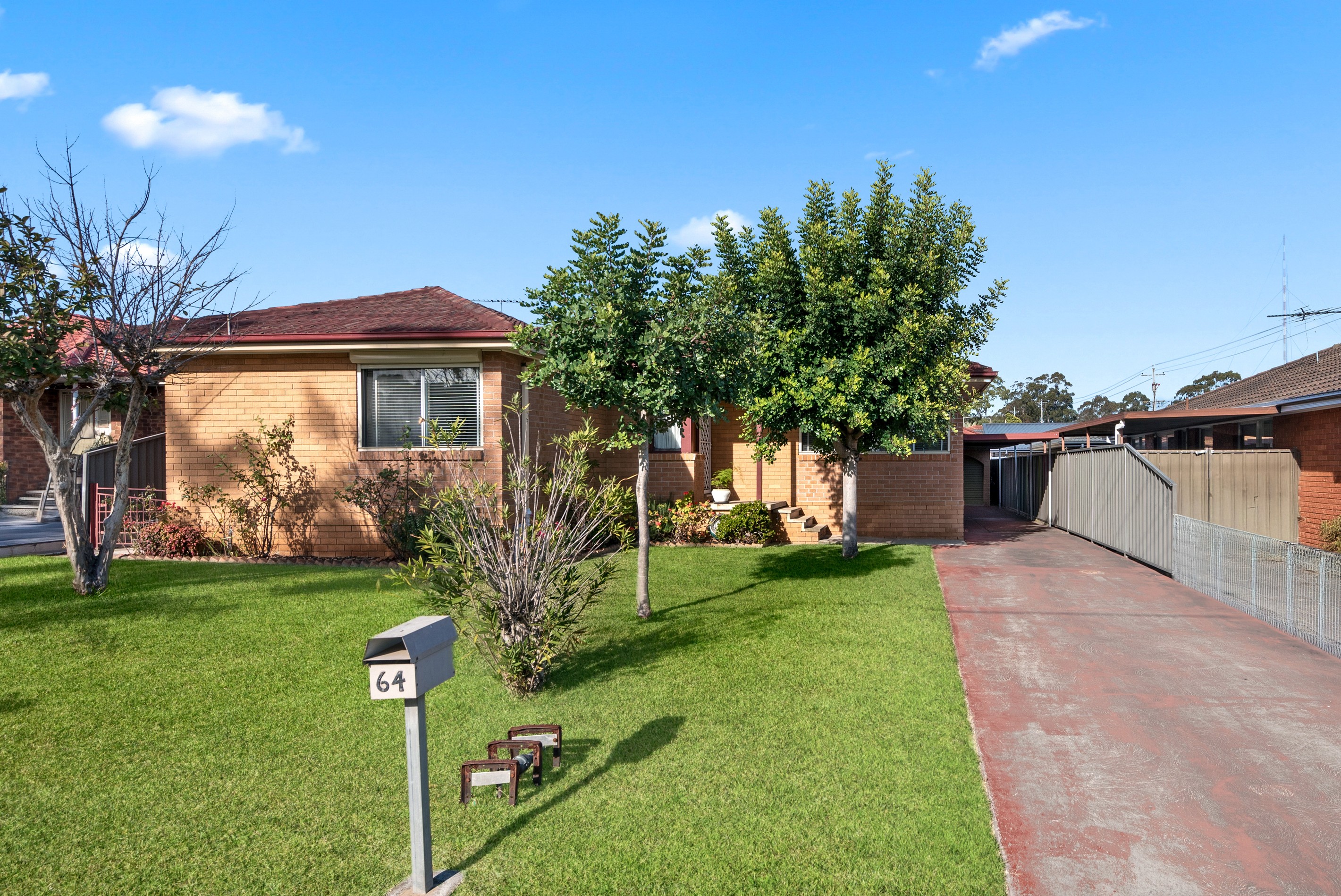64 Hillview Parade, Lurnea, NSW 2170