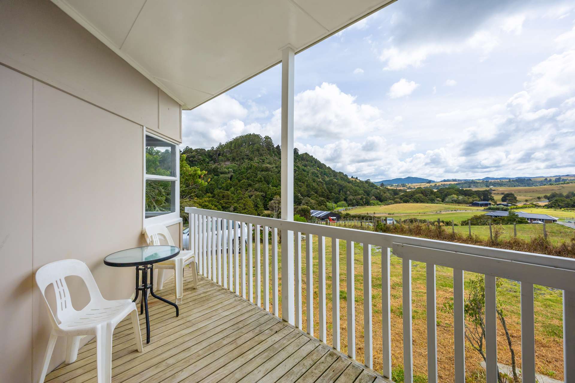 648 West Coast Road photo 3