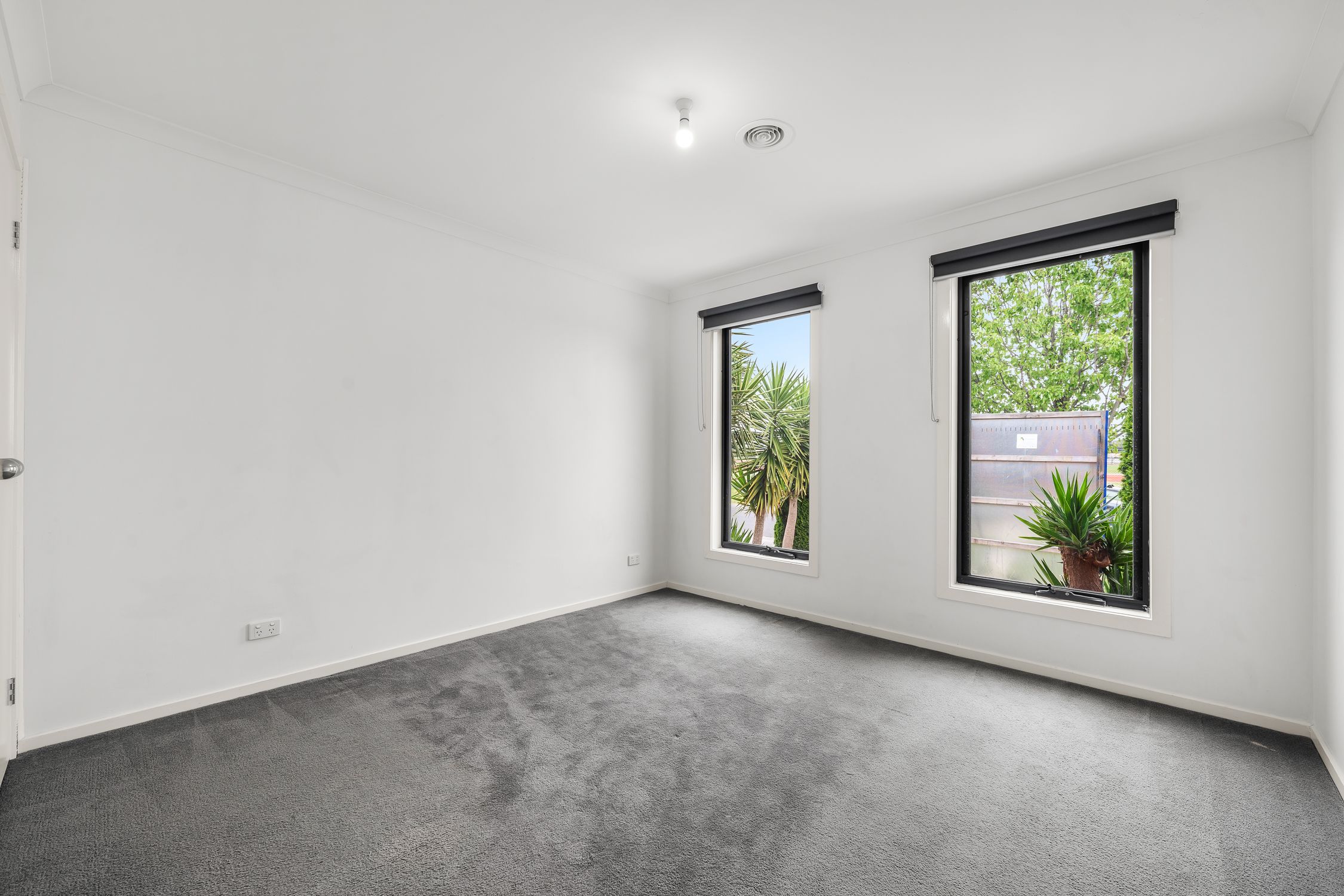 32 Cumberland Drive — photo 3 of 10