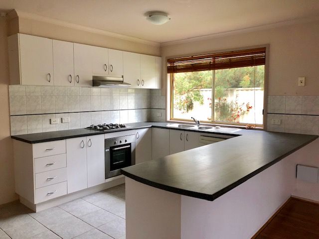 37 Monahans Road, Cranbourne West, VIC 3977