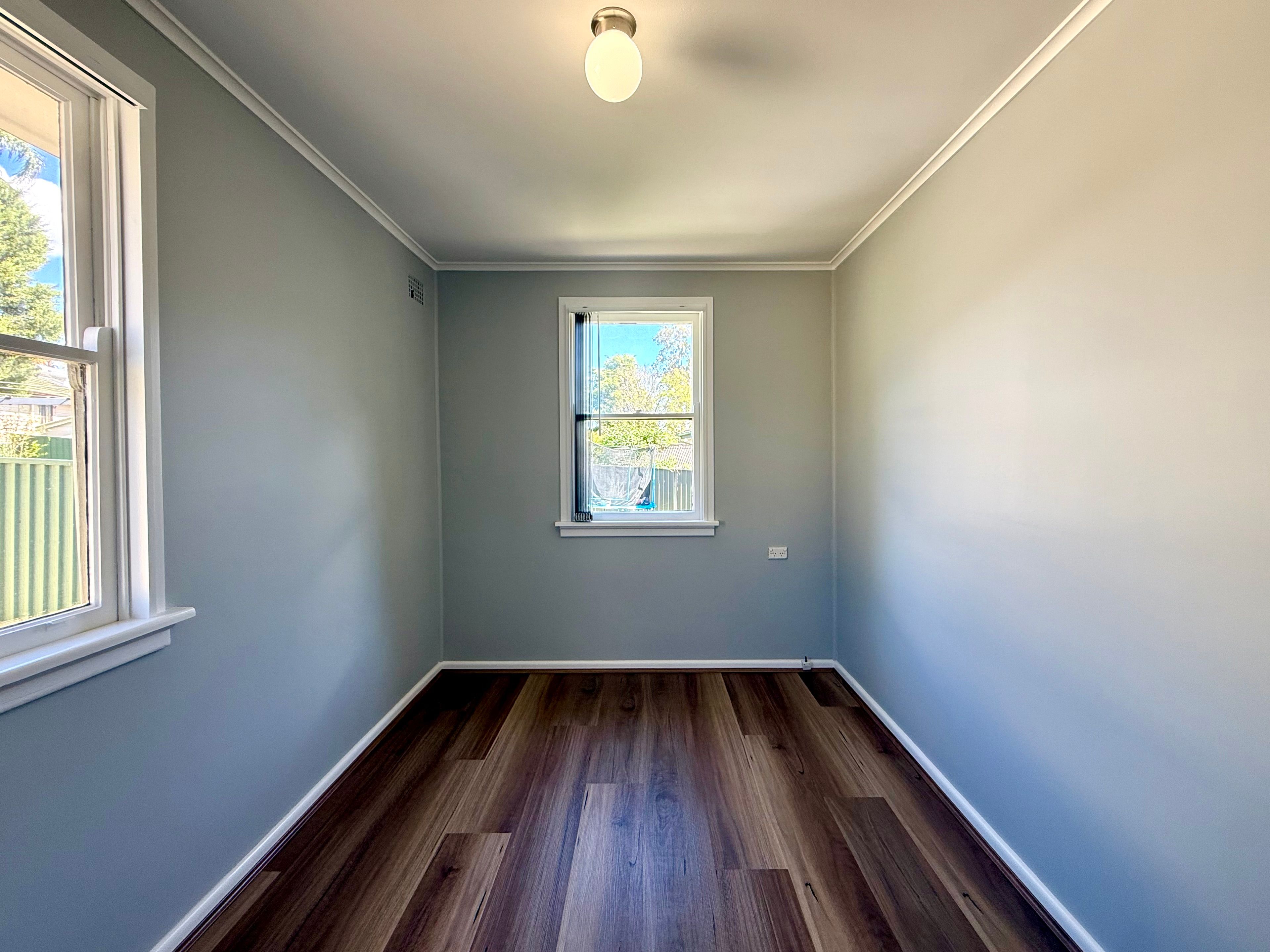 54 Lindesay Street — photo 4 of 8