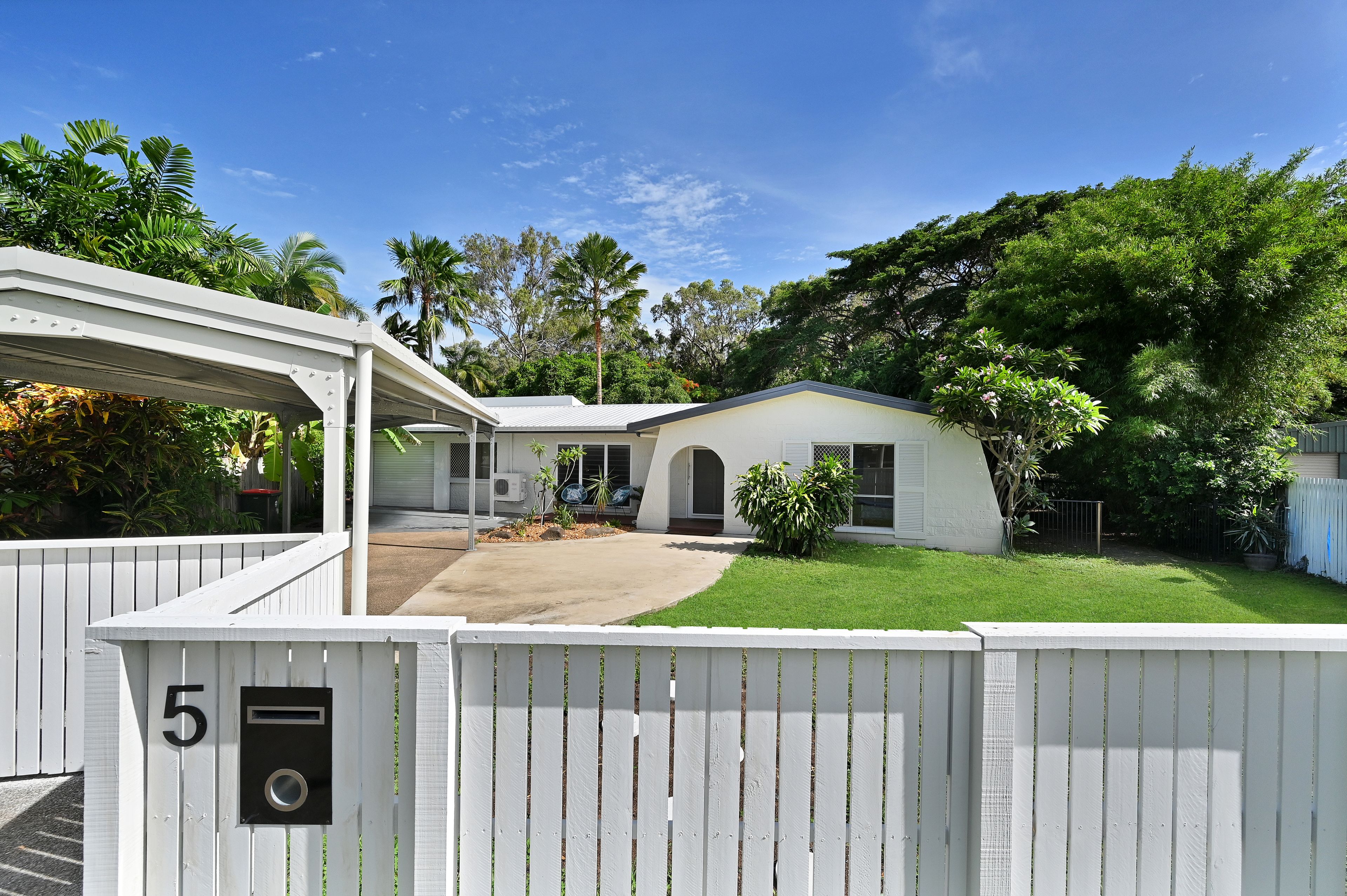 5 Elm Court, Bushland Beach, QLD 4818