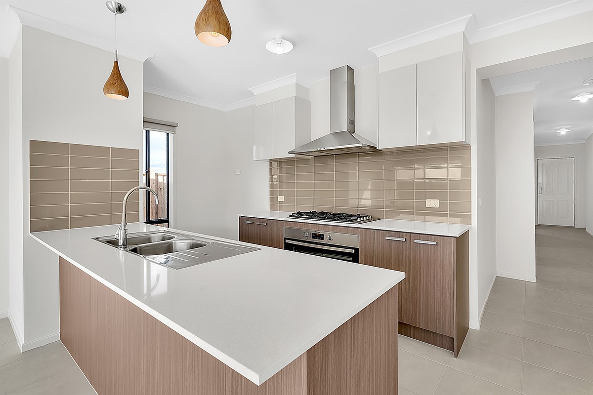 5 Roseneath Way, Mickleham, VIC 3064