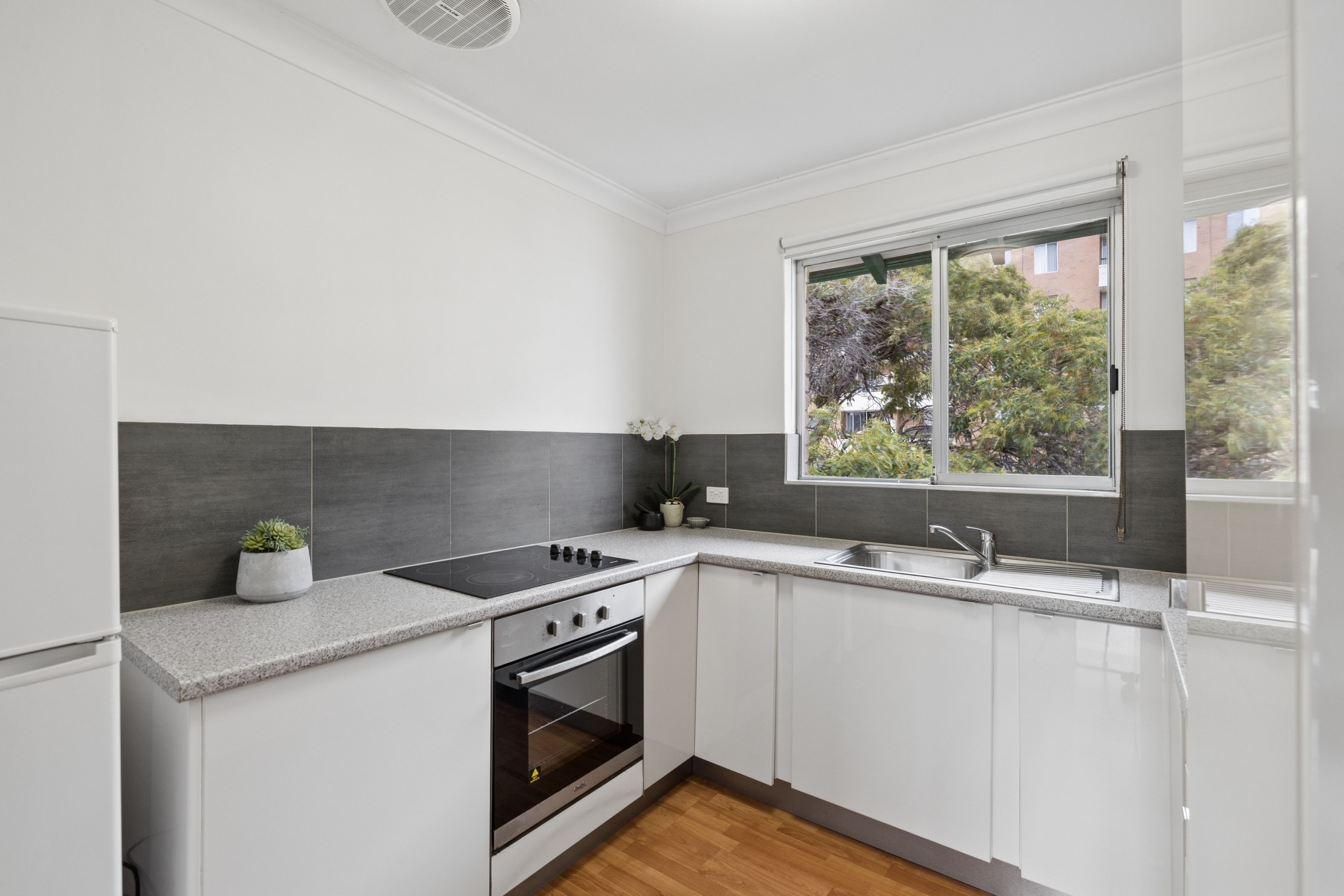 15/72 King George Street — photo 2 of 30