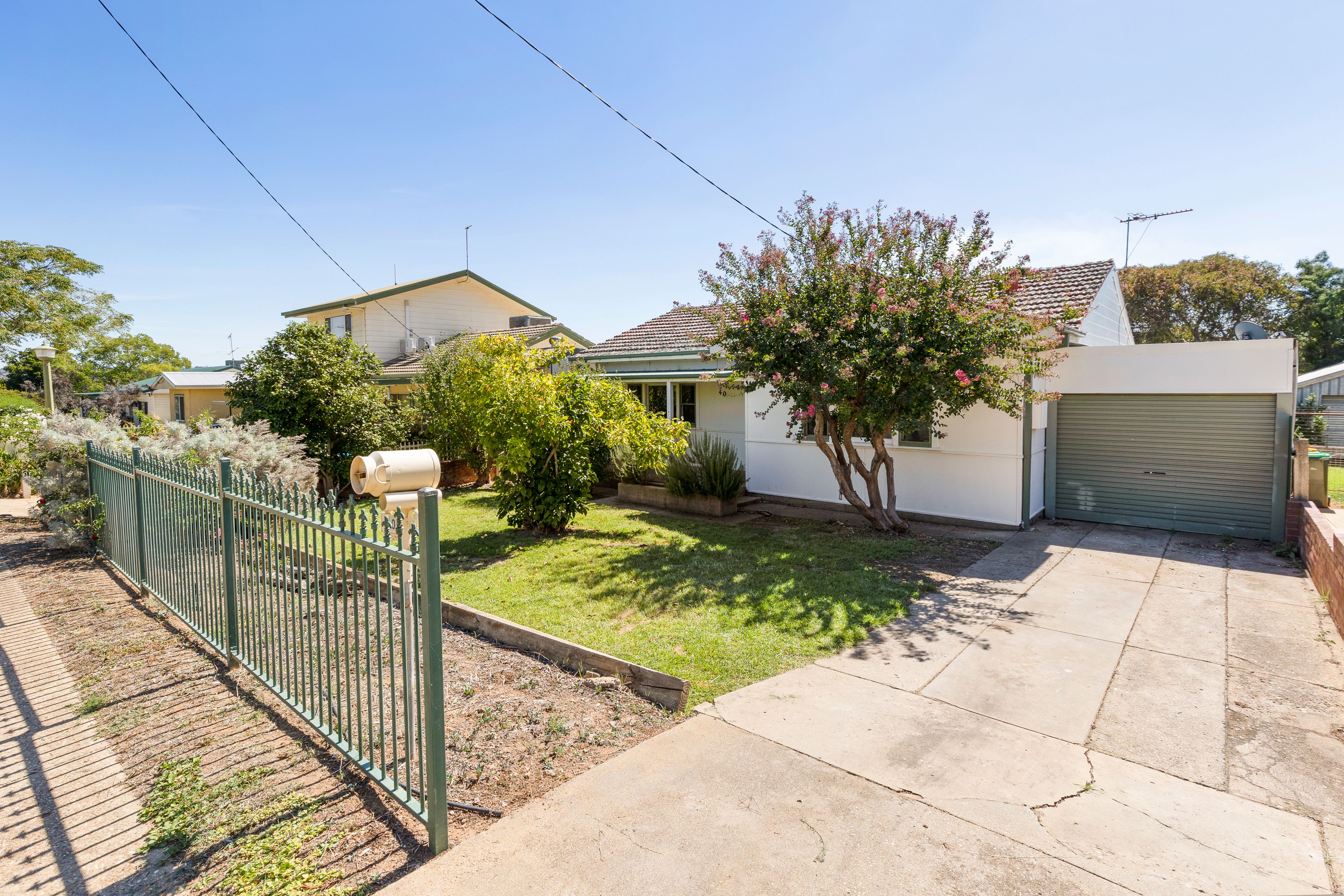 40 Northcott Parade, Mount Austin, NSW 2650