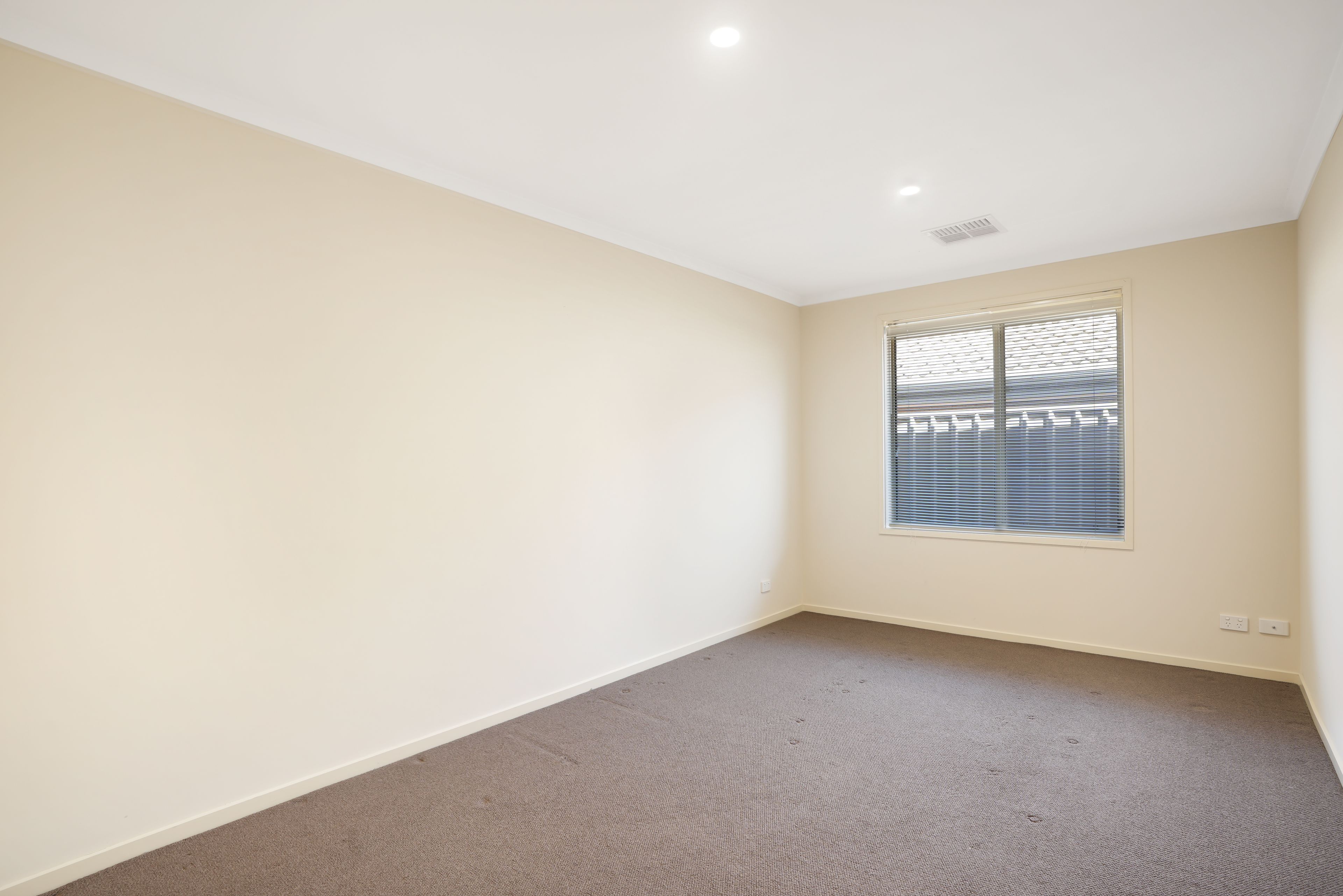 31 Mitchell Drive — photo 10 of 12