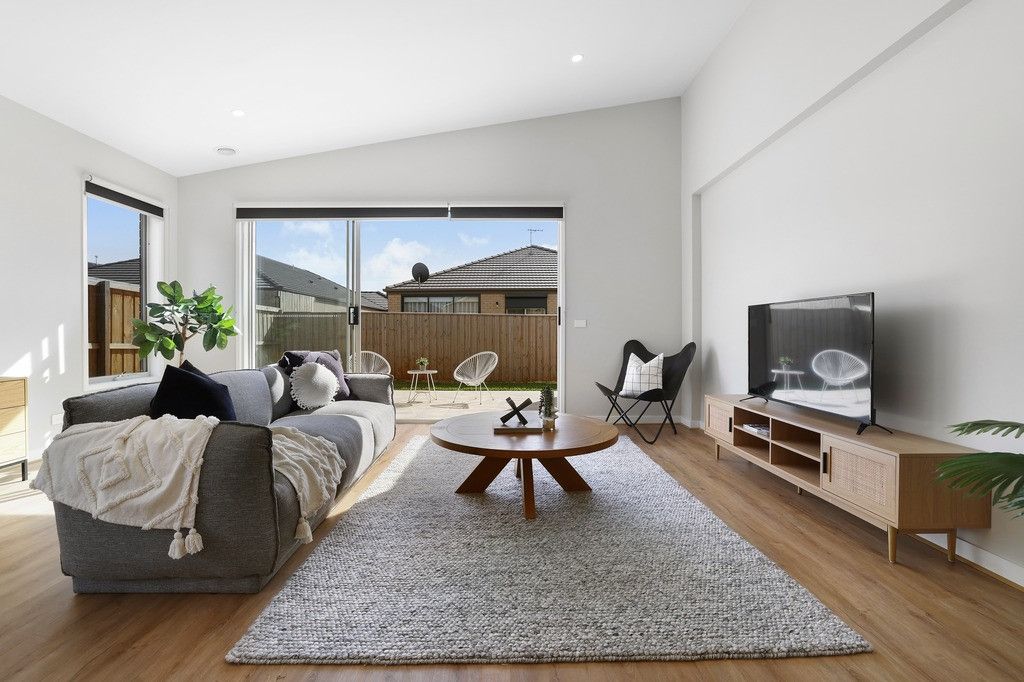 12 Cradle Circuit, MANOR LAKES, VIC 3024