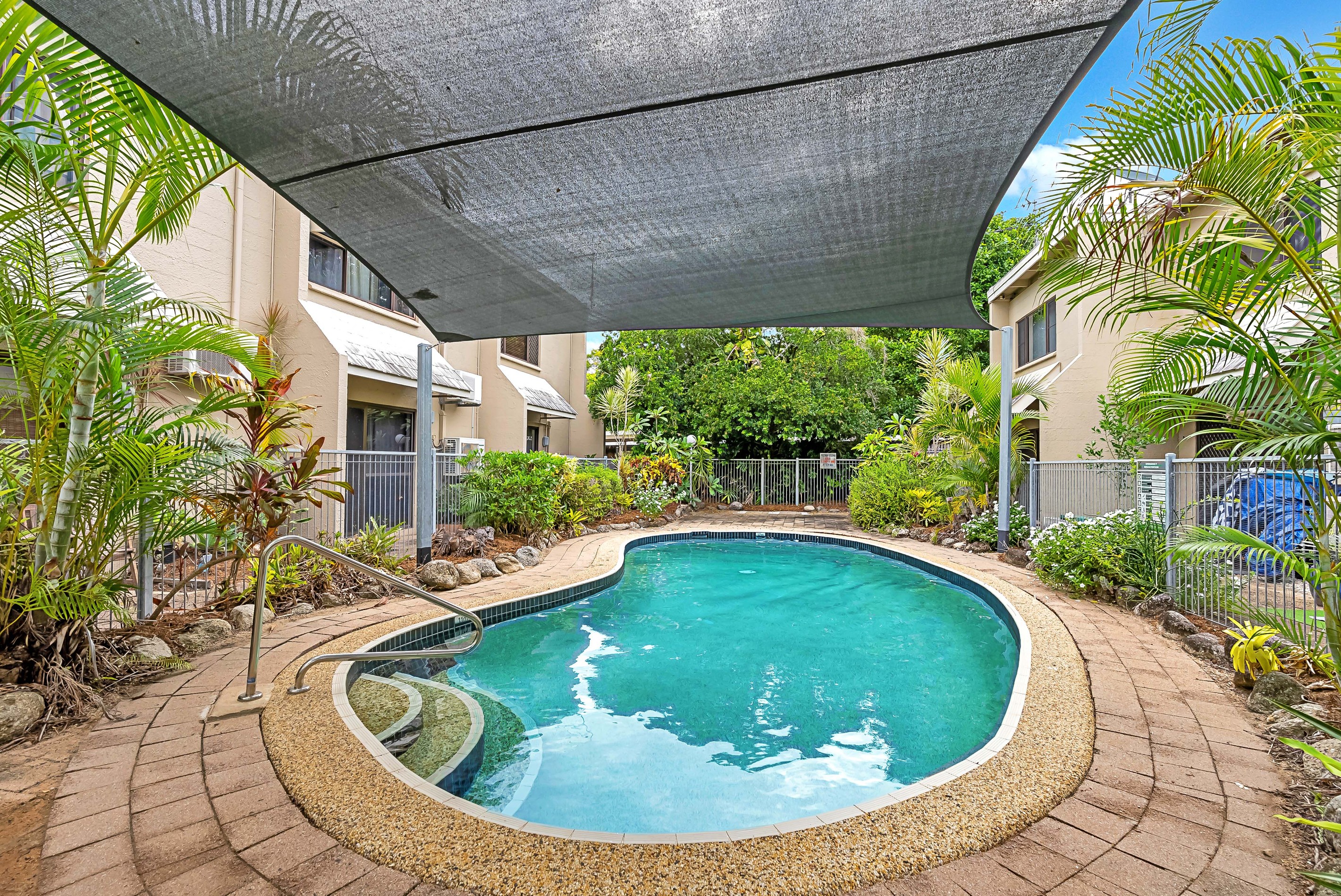 6/323-329 Mcleod Street, Cairns North, QLD 4870