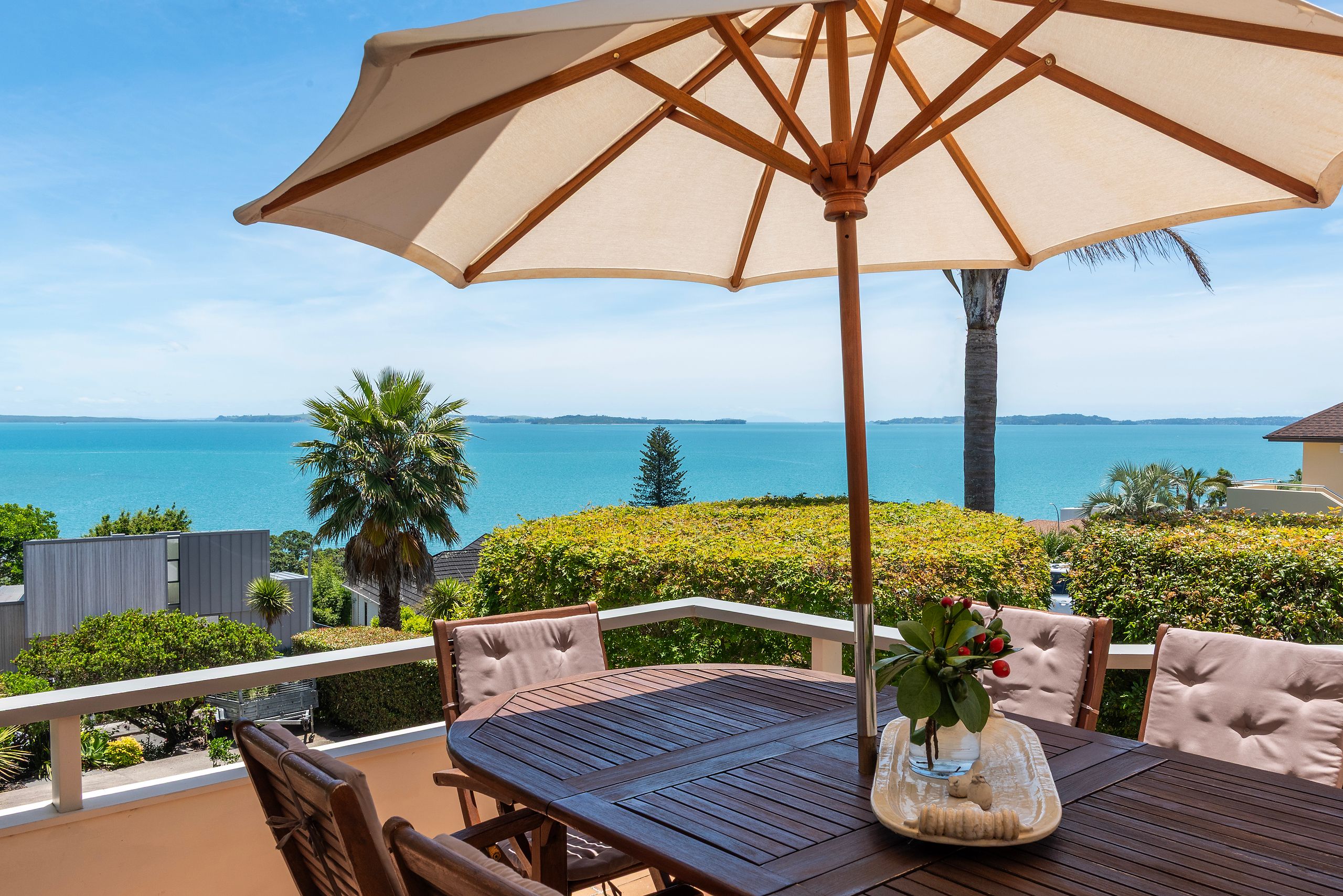 11 Island View Terrace, Cockle Bay, Manukau City 2014 - Sold House ...