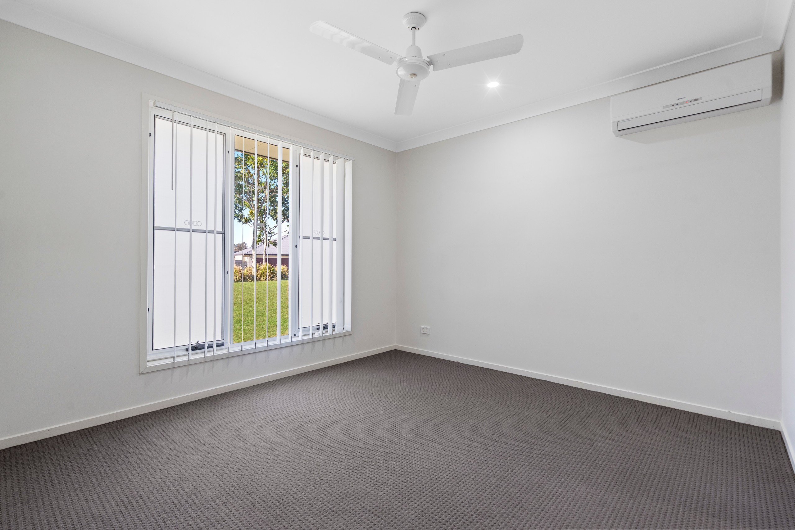 1/70 Waterfront Drive, Karalee, QLD 4306