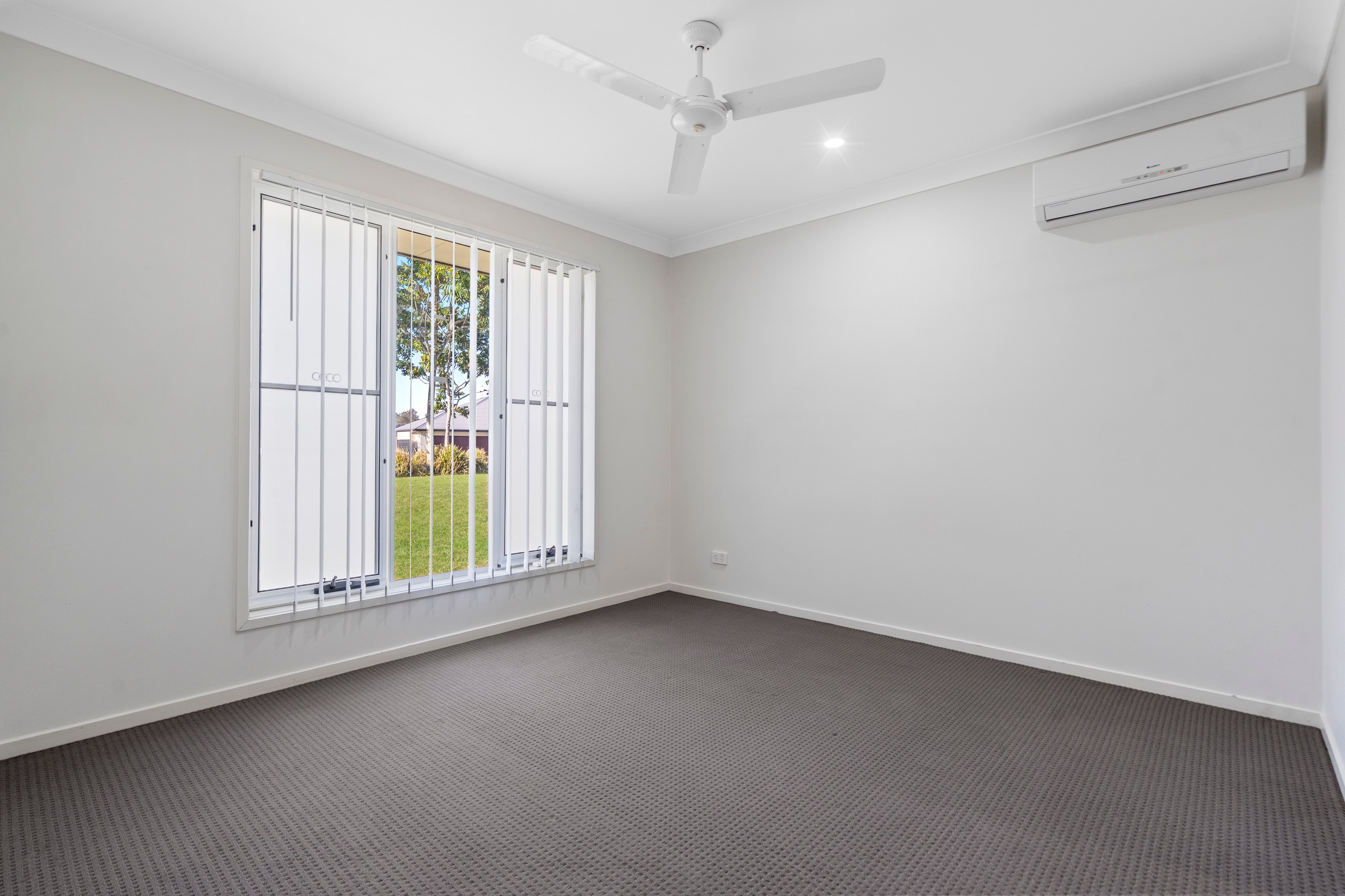 1/70 Waterfront Drive, Karalee, QLD 4306