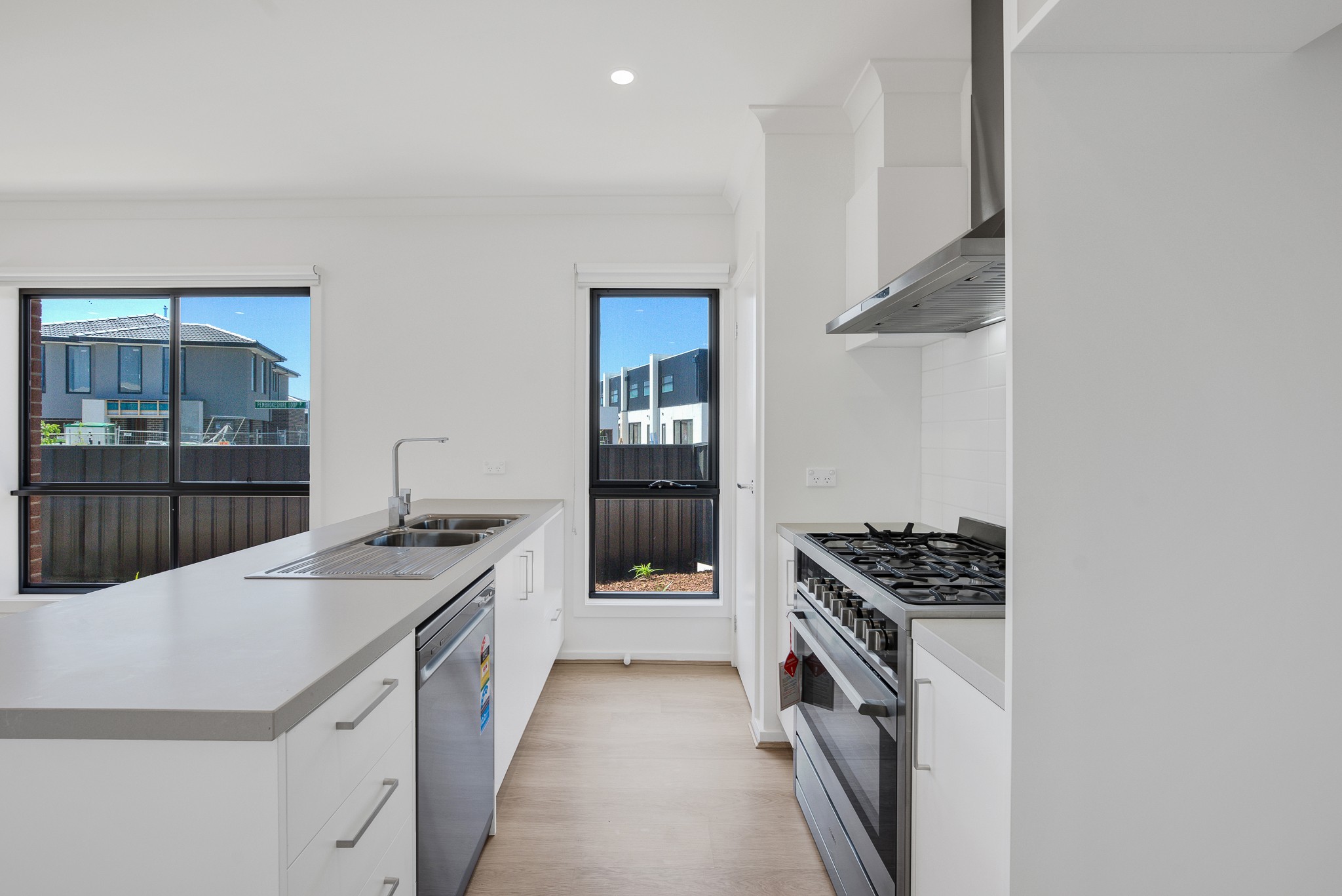 34 Pembrokeshire Loop, Clyde, VIC 3978