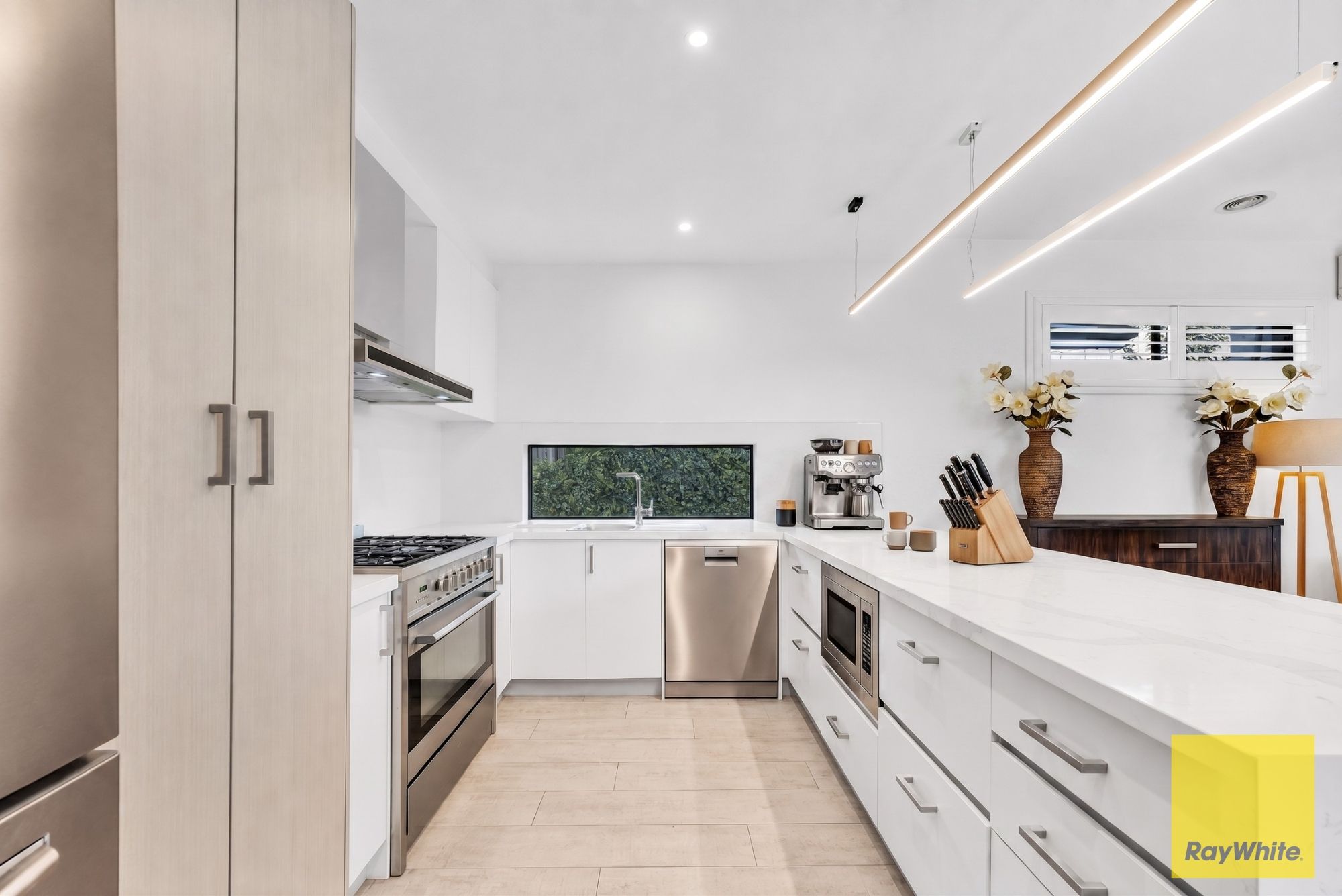 11 Parkstone Crescent — photo 7 of 25