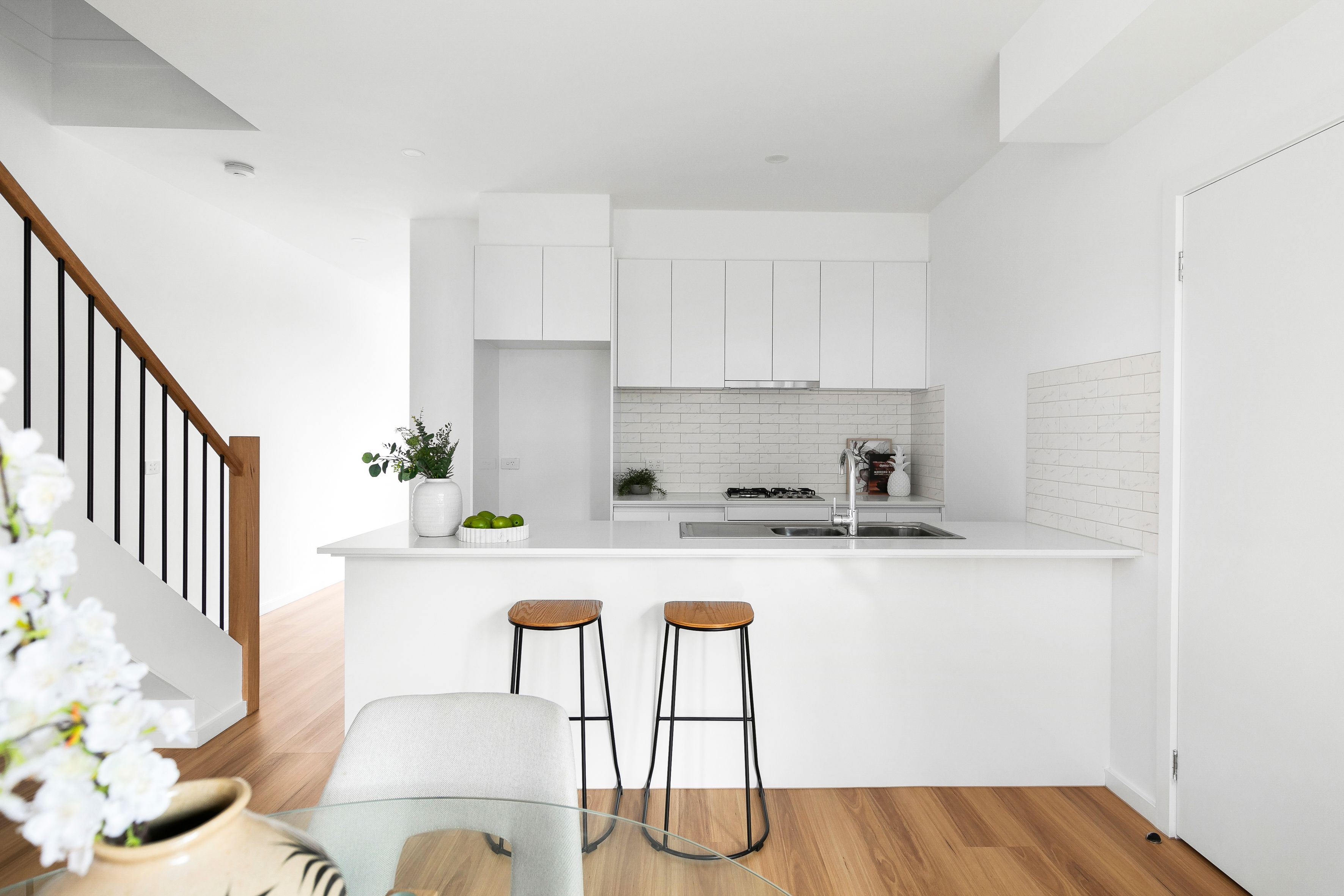 2/8 Curie Avenue — photo 7 of 15