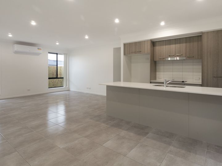 27 Village Boulevard, Pimpama, QLD 4209