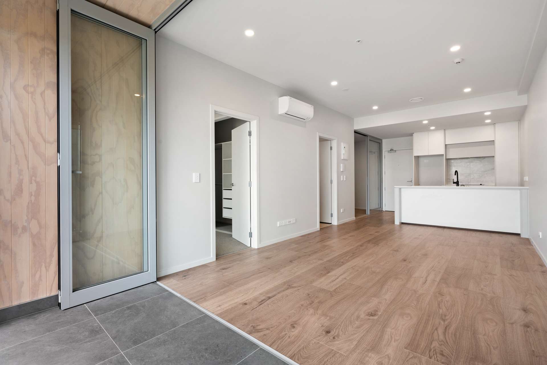 402/2A Munroe Lane photo 2